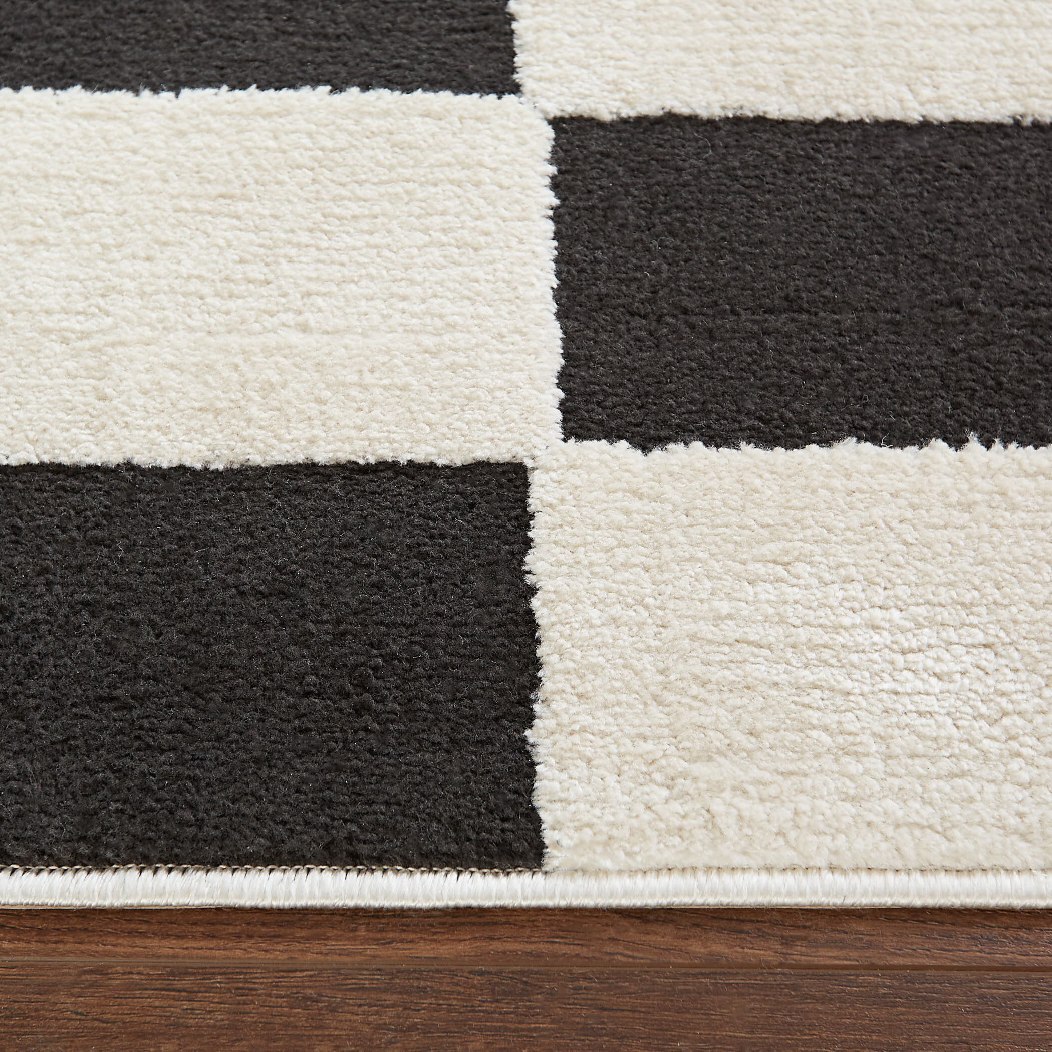 Optika 90 X 63 inch Black/White Rug in 5 x 7