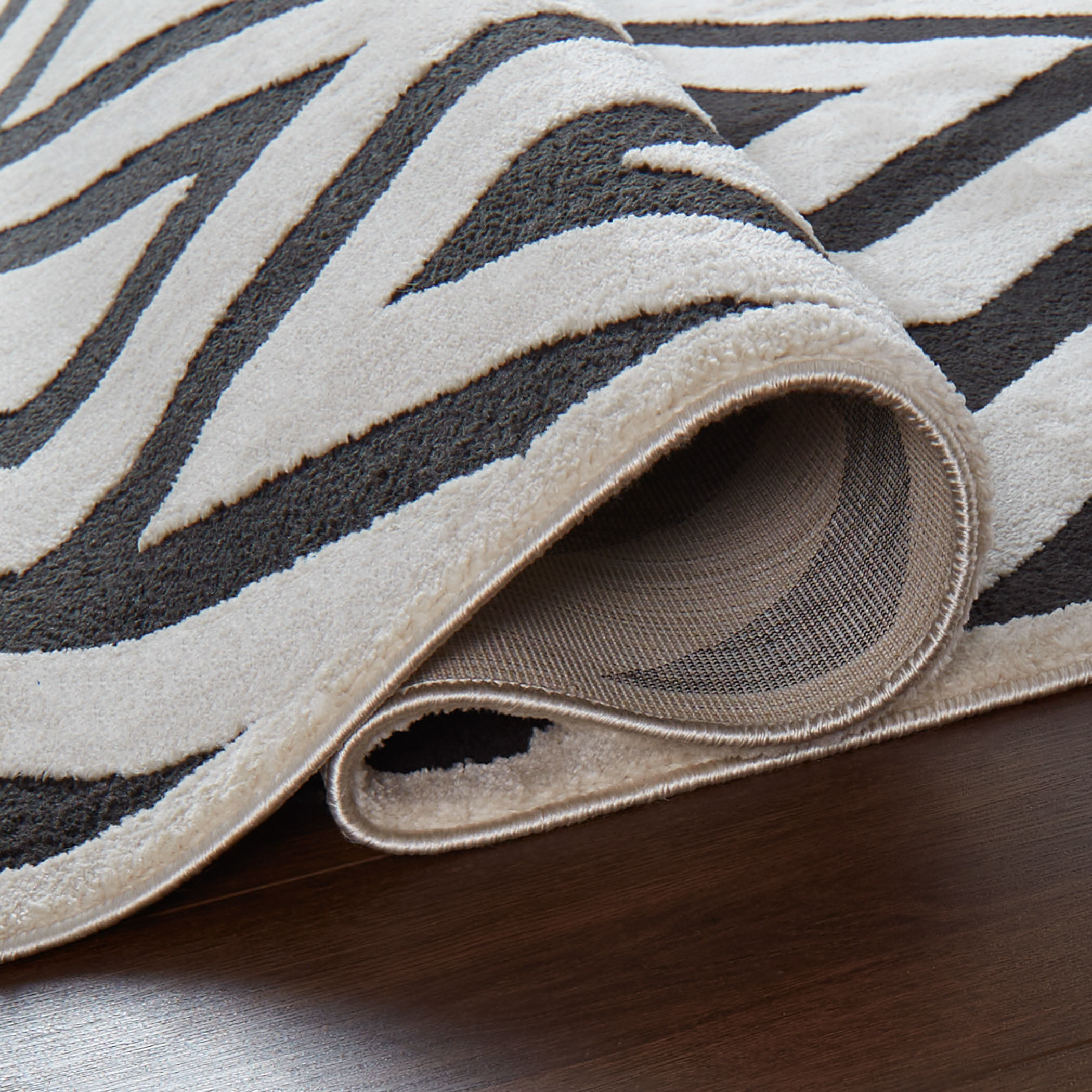 Optika 130 X 94 inch Black/White Rug in 8 x 11