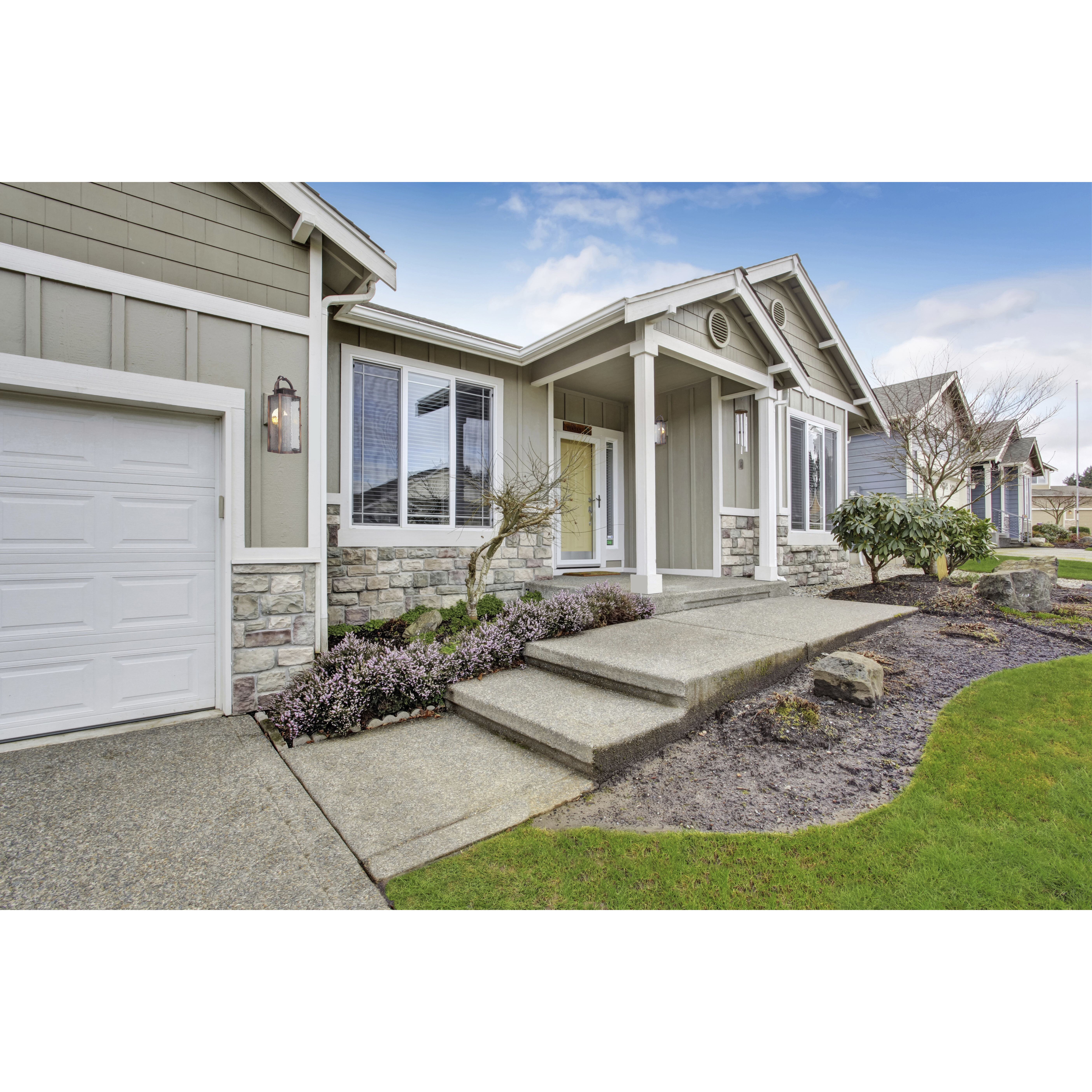 Hearth Outdoor Wall Mount in Midnight, Medium