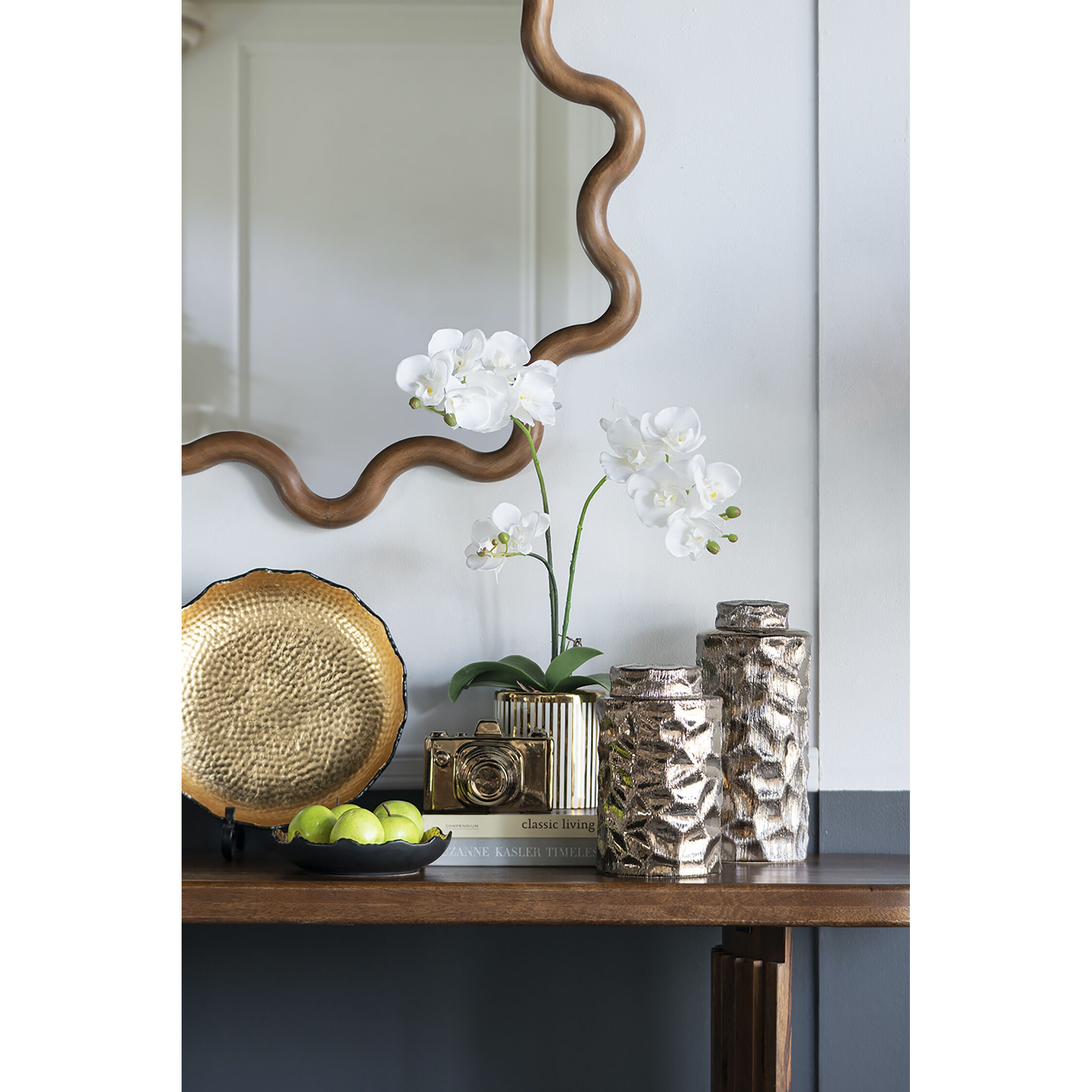 Metro Black and Gold Plate