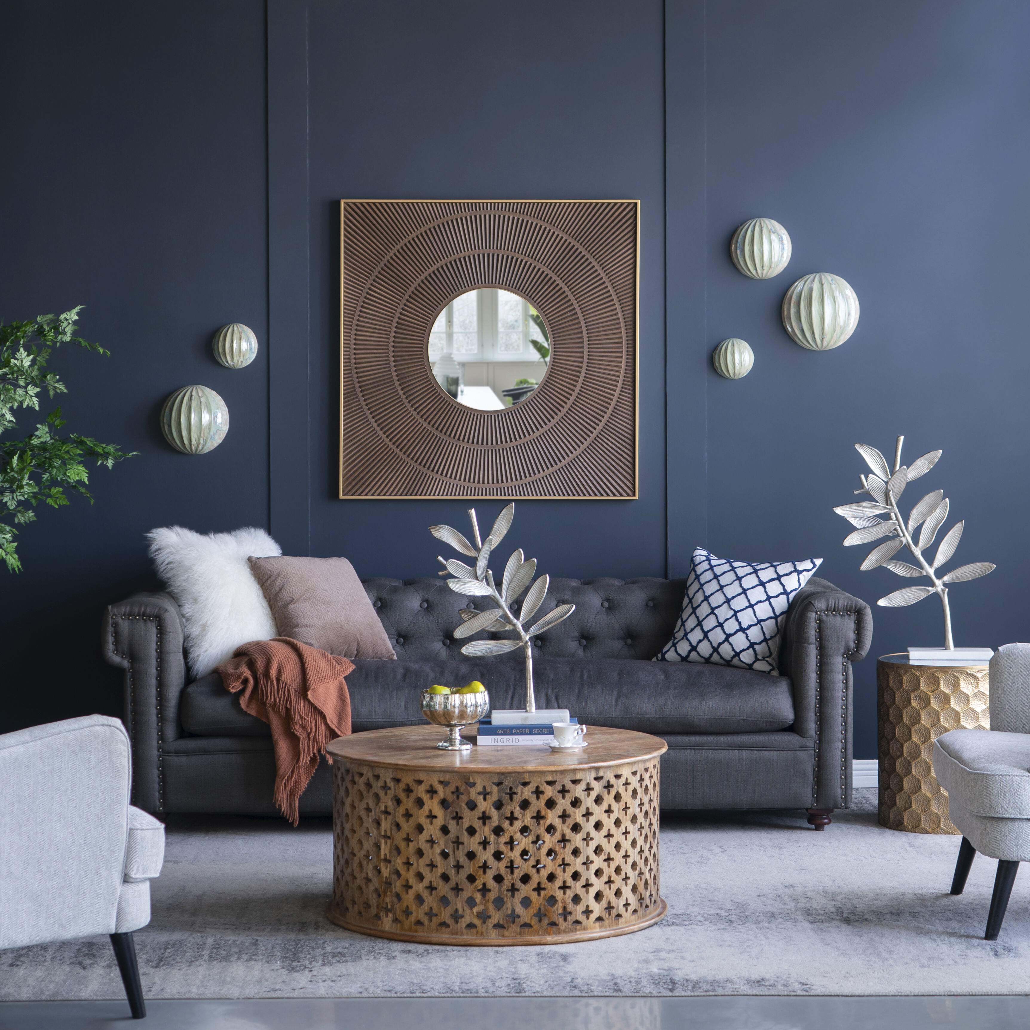 Intrinsic Silver/White Statuaries