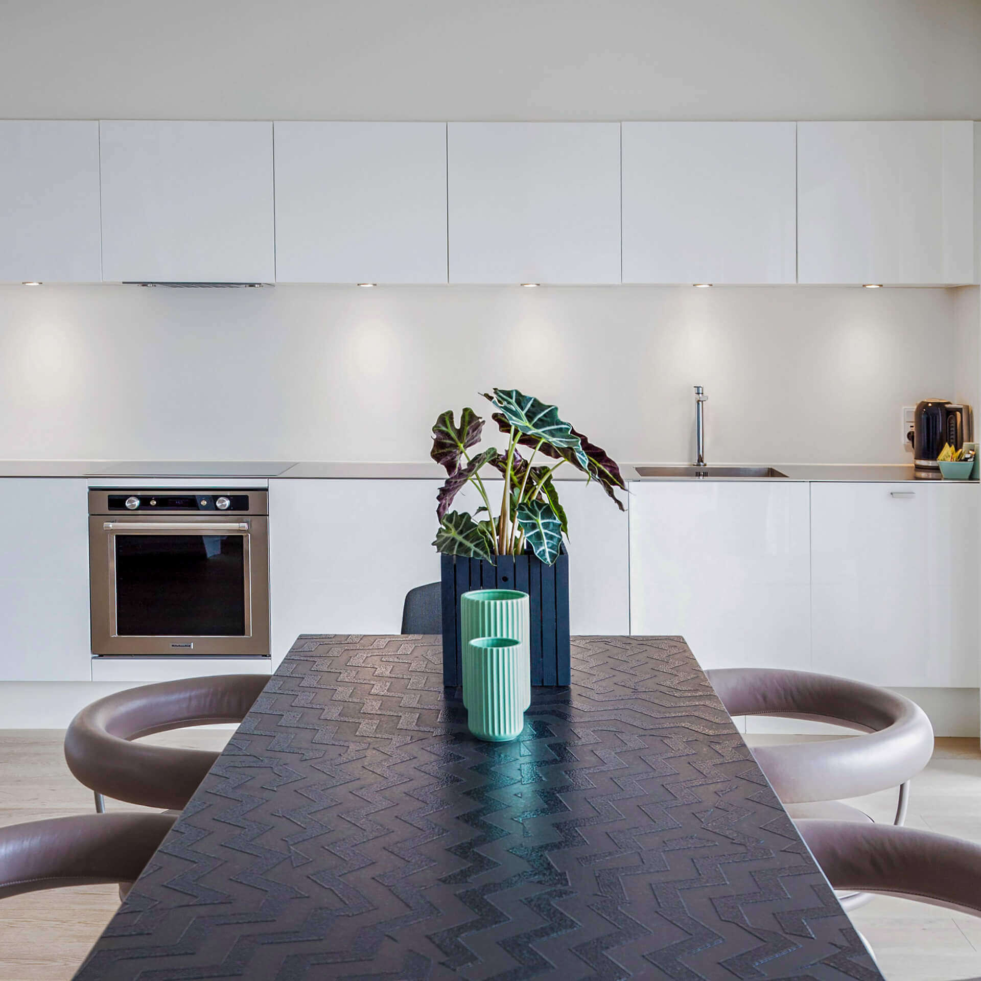 Ultra-Slim 12V 4 inch Black Puck Light Kit, Round