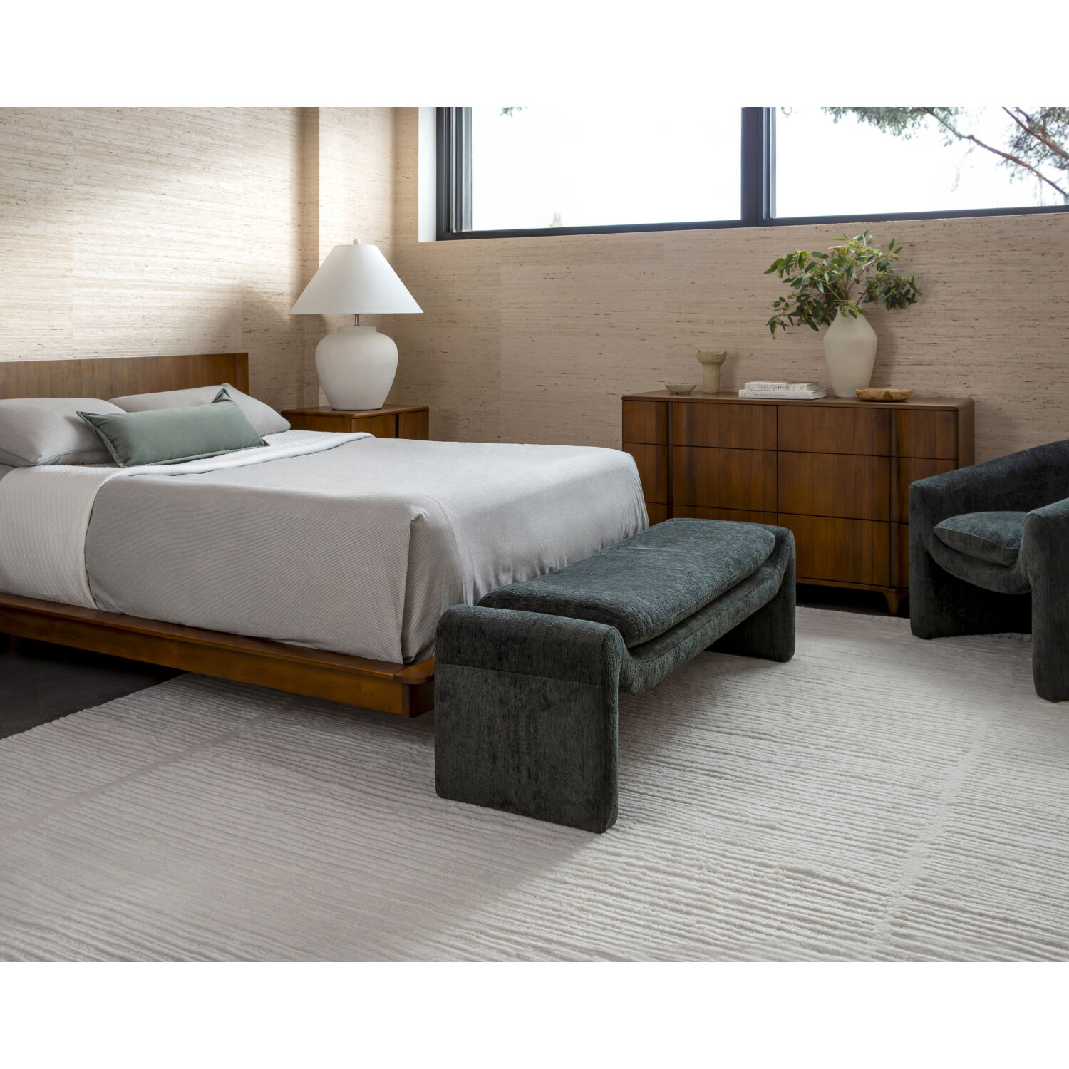 Grande Brown Wood Bed in Queen