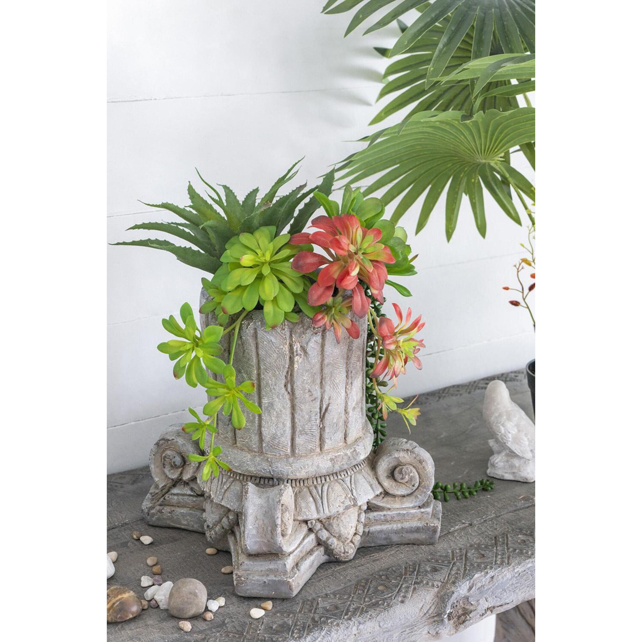 Greek-Style Column Gray Décor