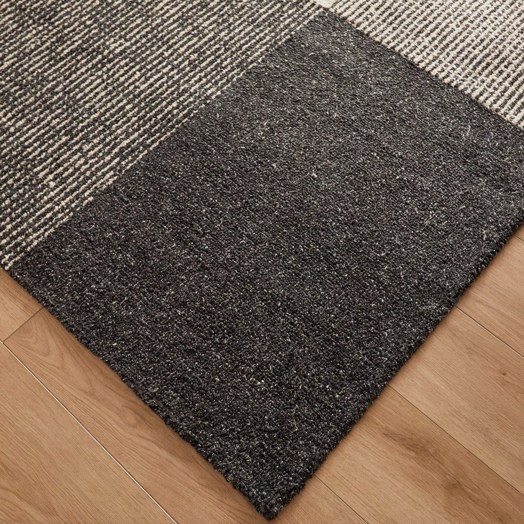 Kali 130 X 94 inch Black/White Rug in 8 x 11