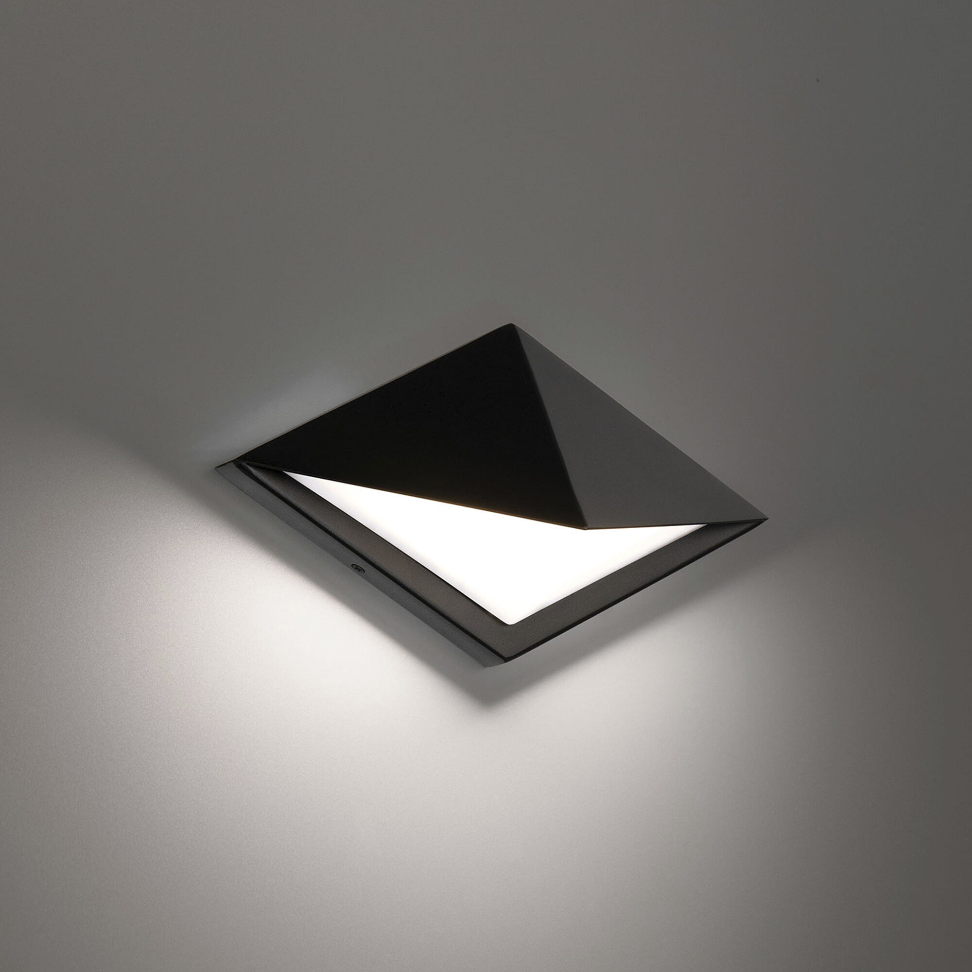Pique LED 7 inch Black Outdoor Wall Light in 4000K, dweLED