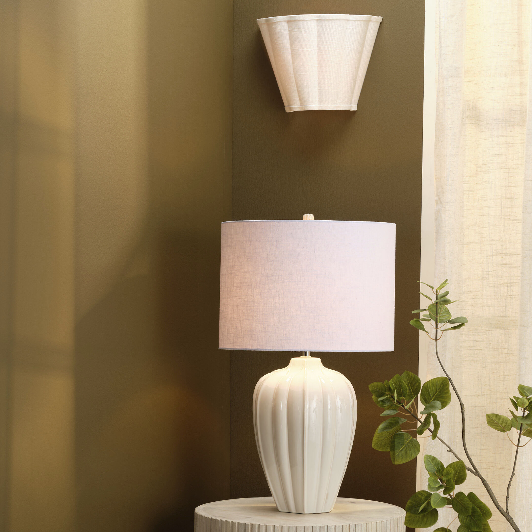 Scalloped Wall Sconce Wall Light in White Linen