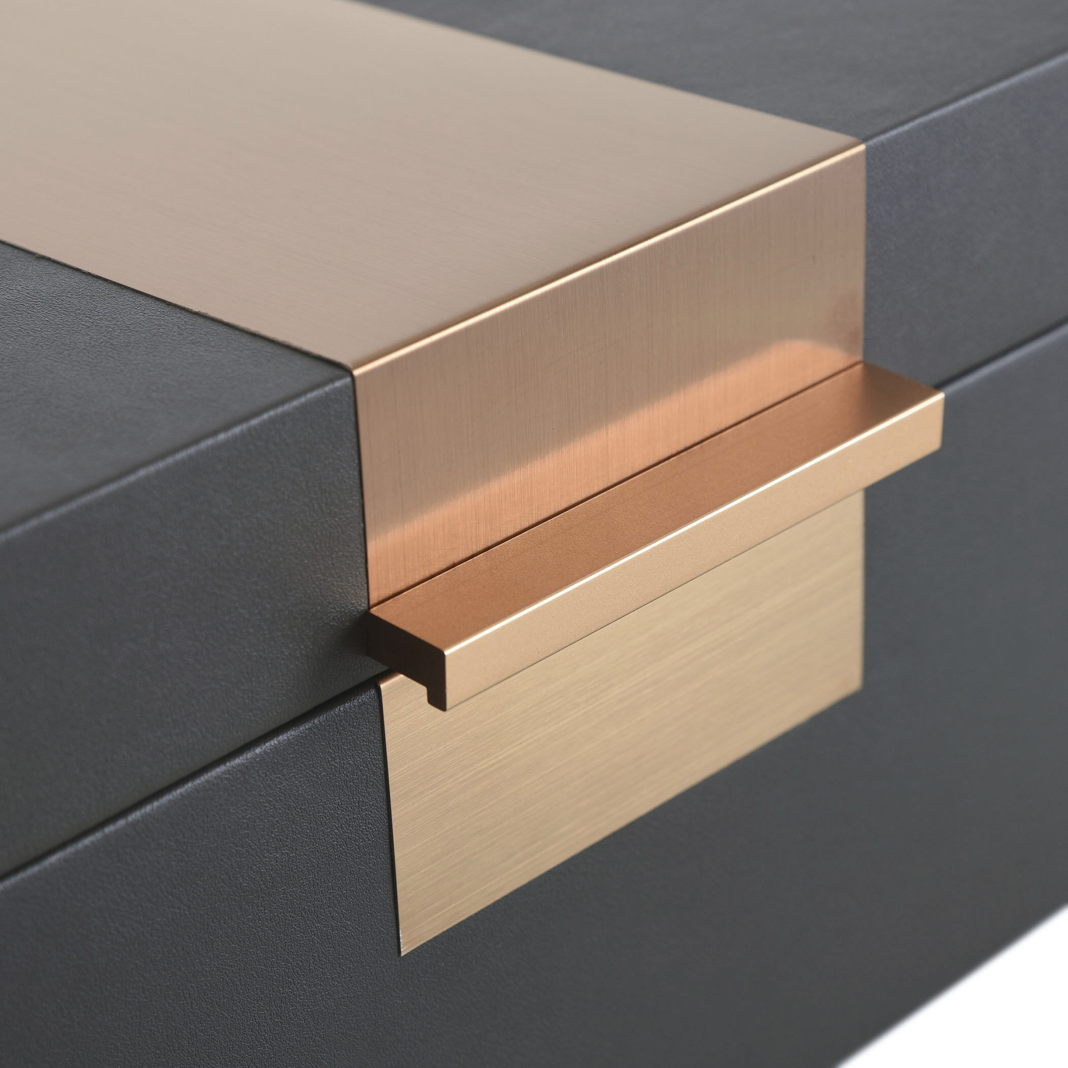 John Dark Smoke and Bronze Accessory Box Set