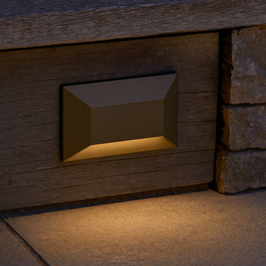 Nuvi 12v 1.90 watt Bronze Landscape Deck Sconce, Rectangular