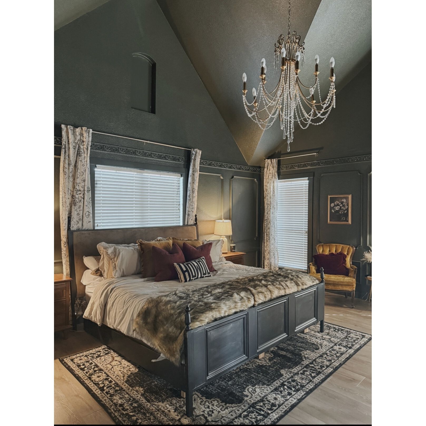 Arcadia 8 Light 26.75 inch Antique Gold Chandelier Ceiling Light