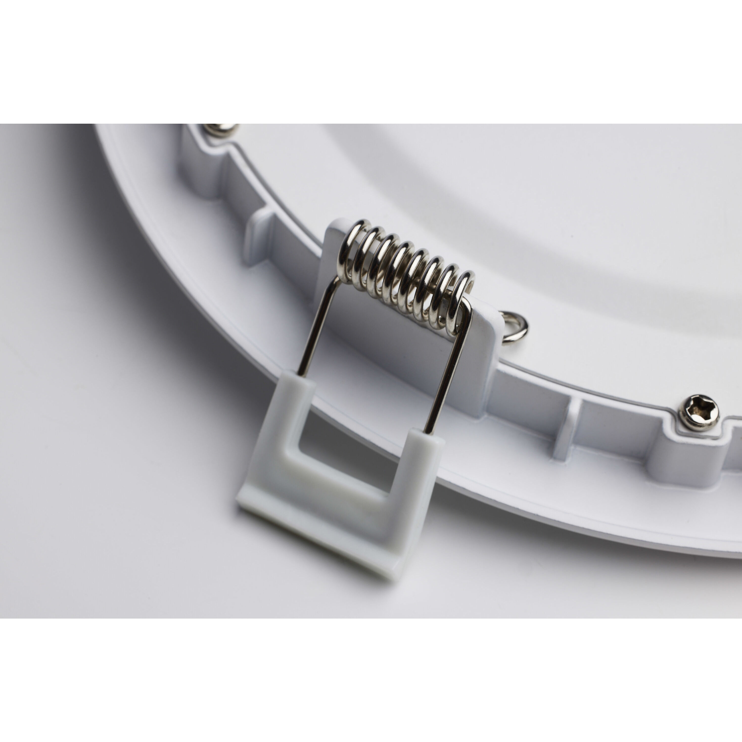 Edgewood White Recessed, Direct Wire