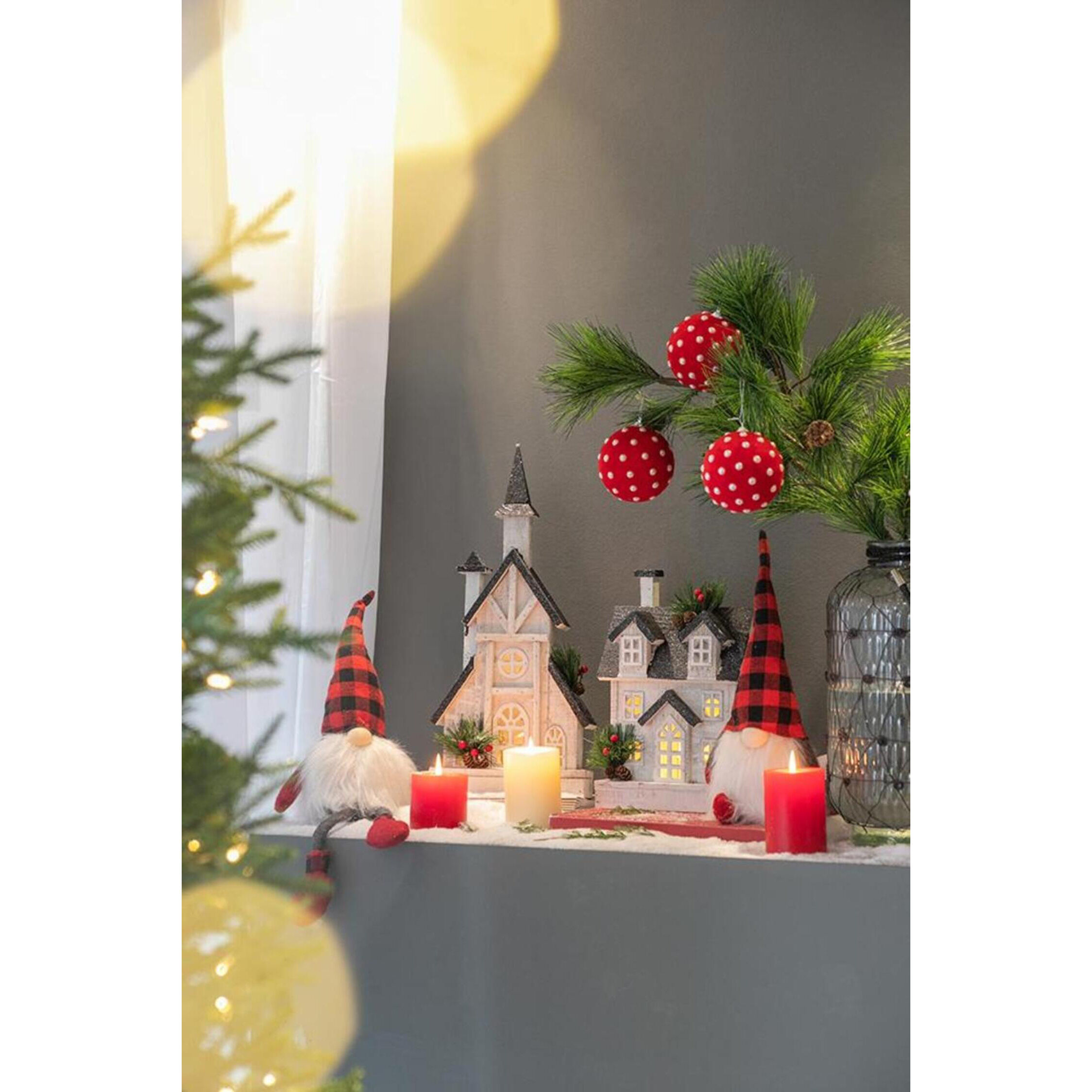 Anita White/Black Holiday Décor