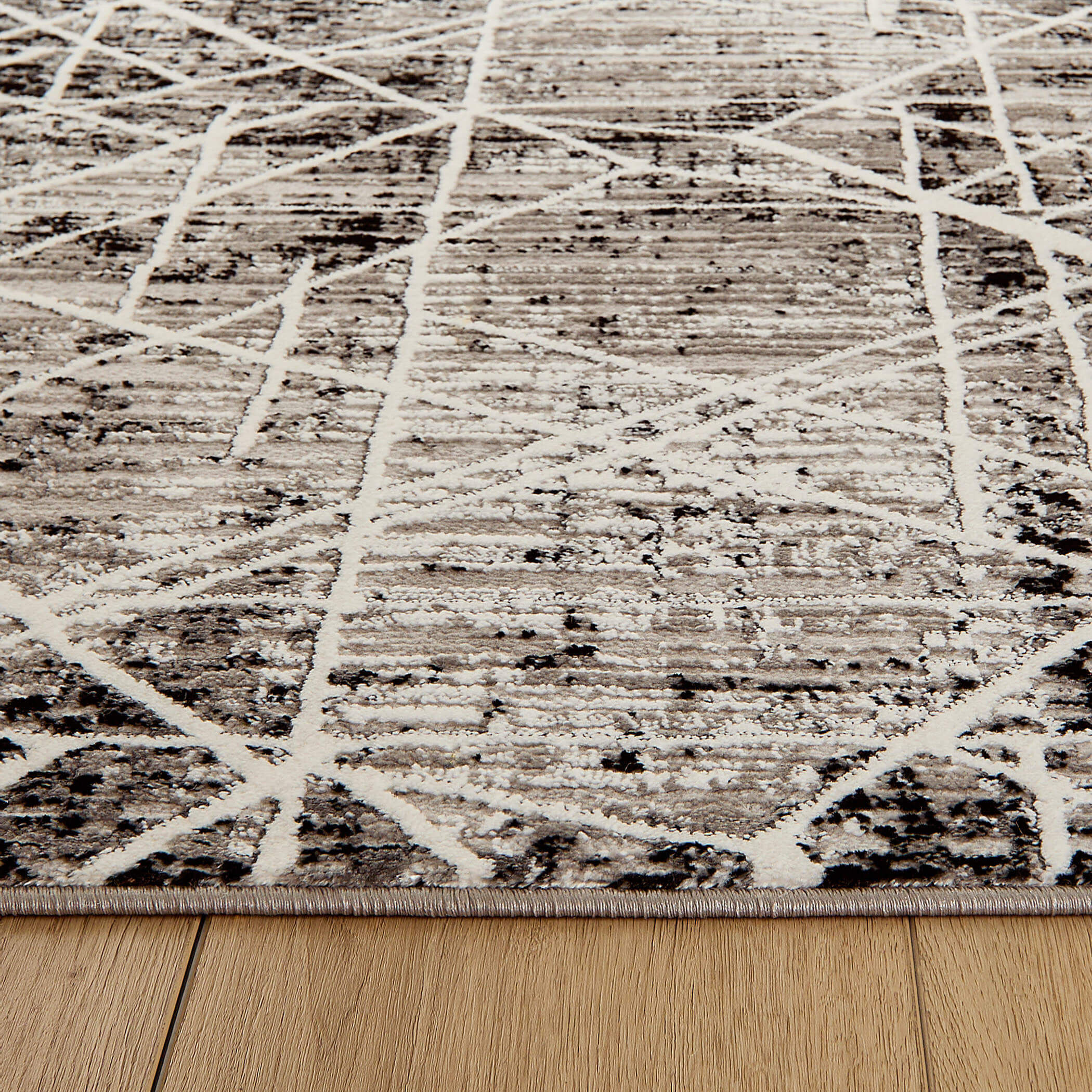 Sesia 94 X 32 inch Black/White Rug in 2 x 8