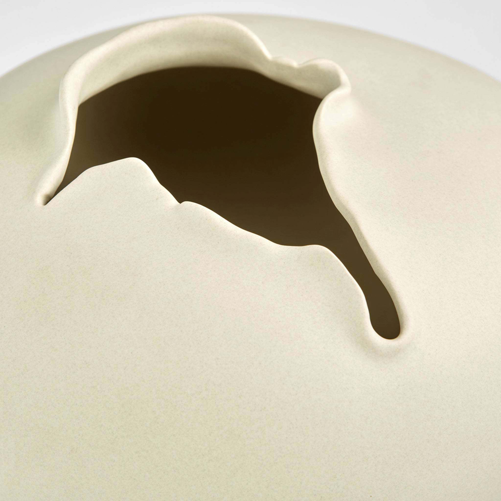 Tambora 10 X 6 inch Vase, Medium