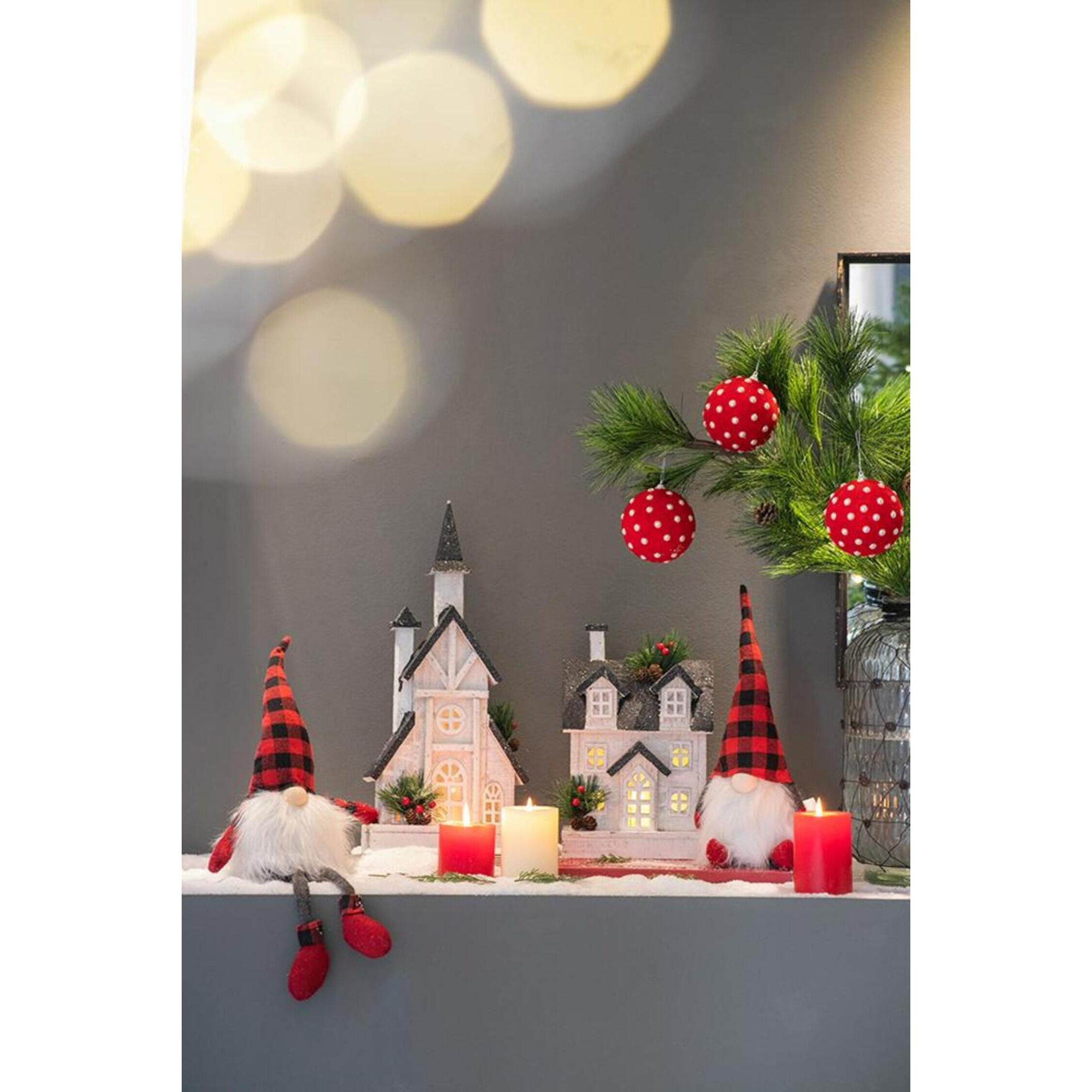 Anita White/Black Holiday Décor