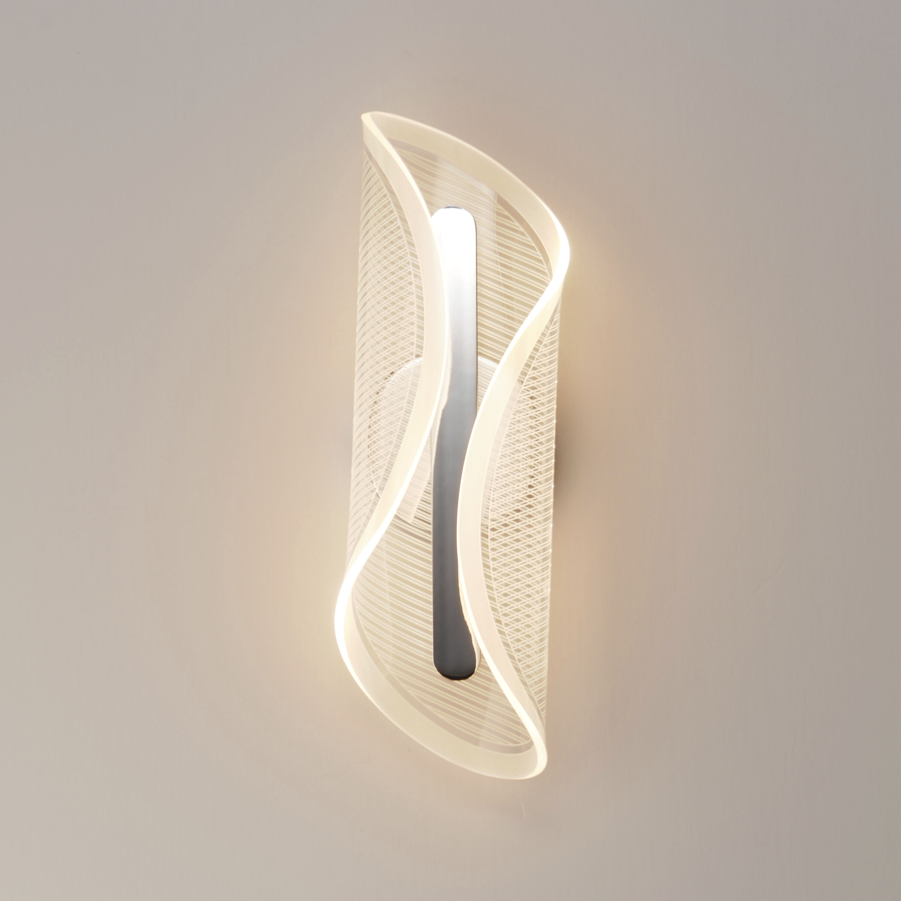 Manta Wall Sconce Wall Light in Polished Chrome, Clear Ribbed