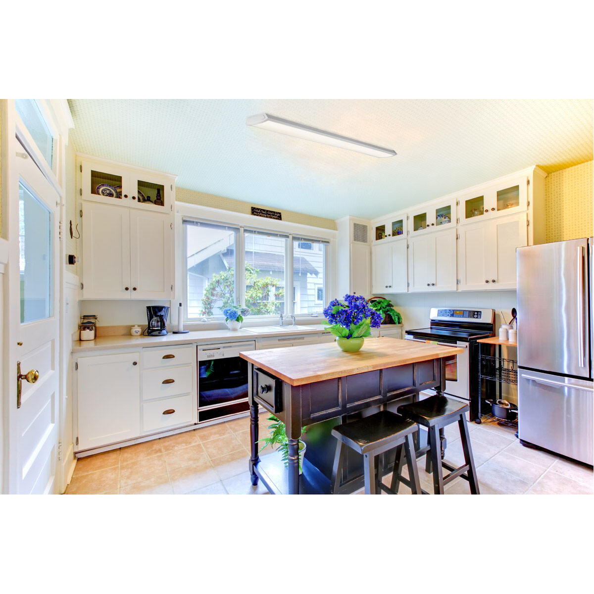 Indoor LED 6 inch Gloss White Flush Mount Ceiling Light, Wrap Around