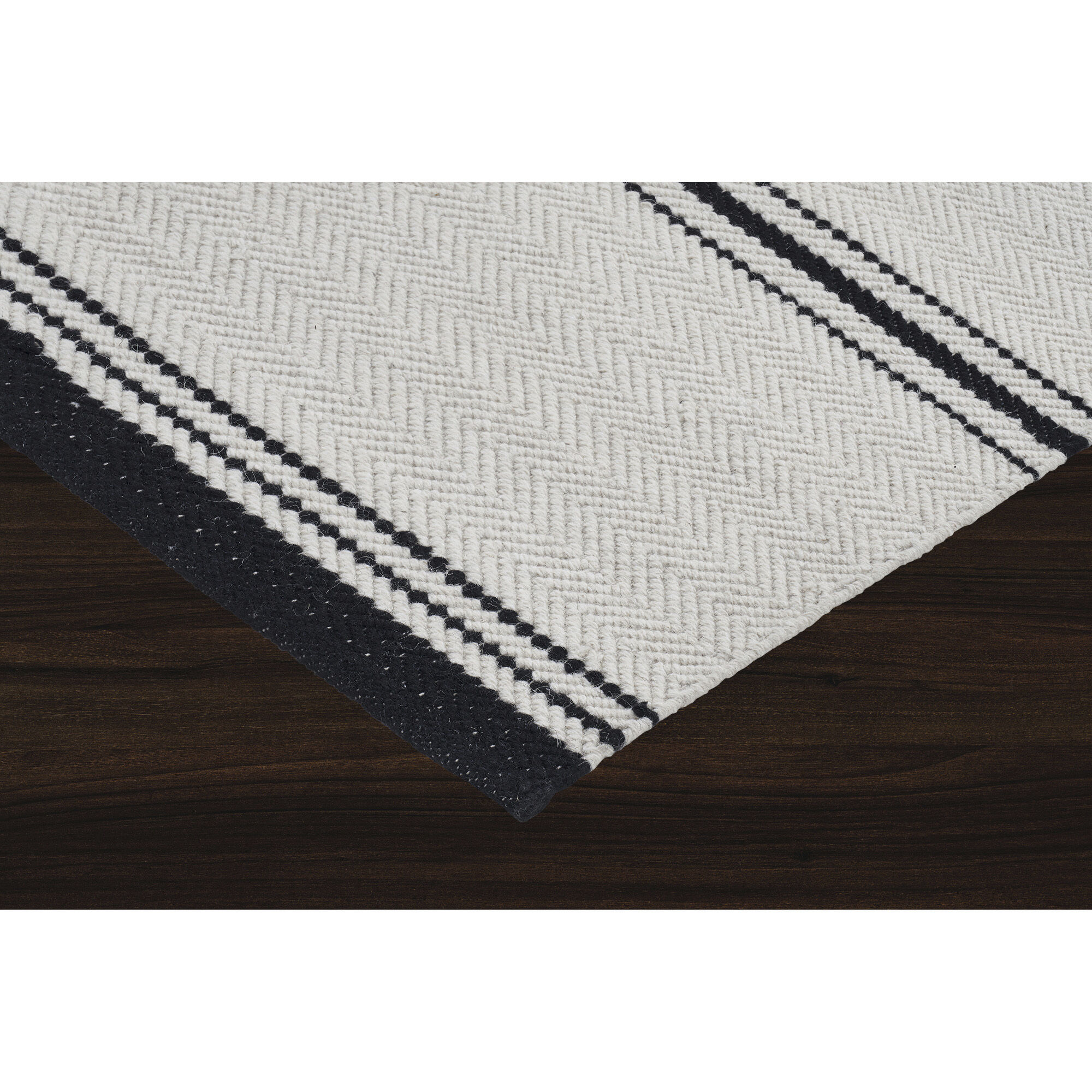 Alice 39 X 24 inch Ivory and Black Rug, 2' x 3’3" ft