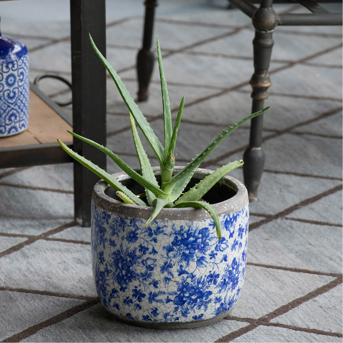 Lilibeth Blue/White Outdoor Planter