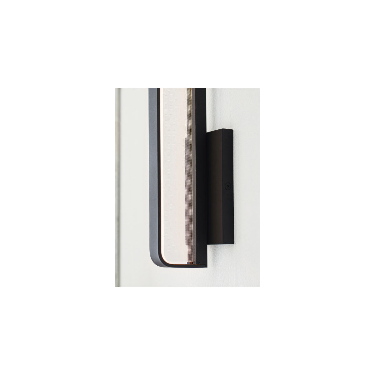Tech outlet lighting banda