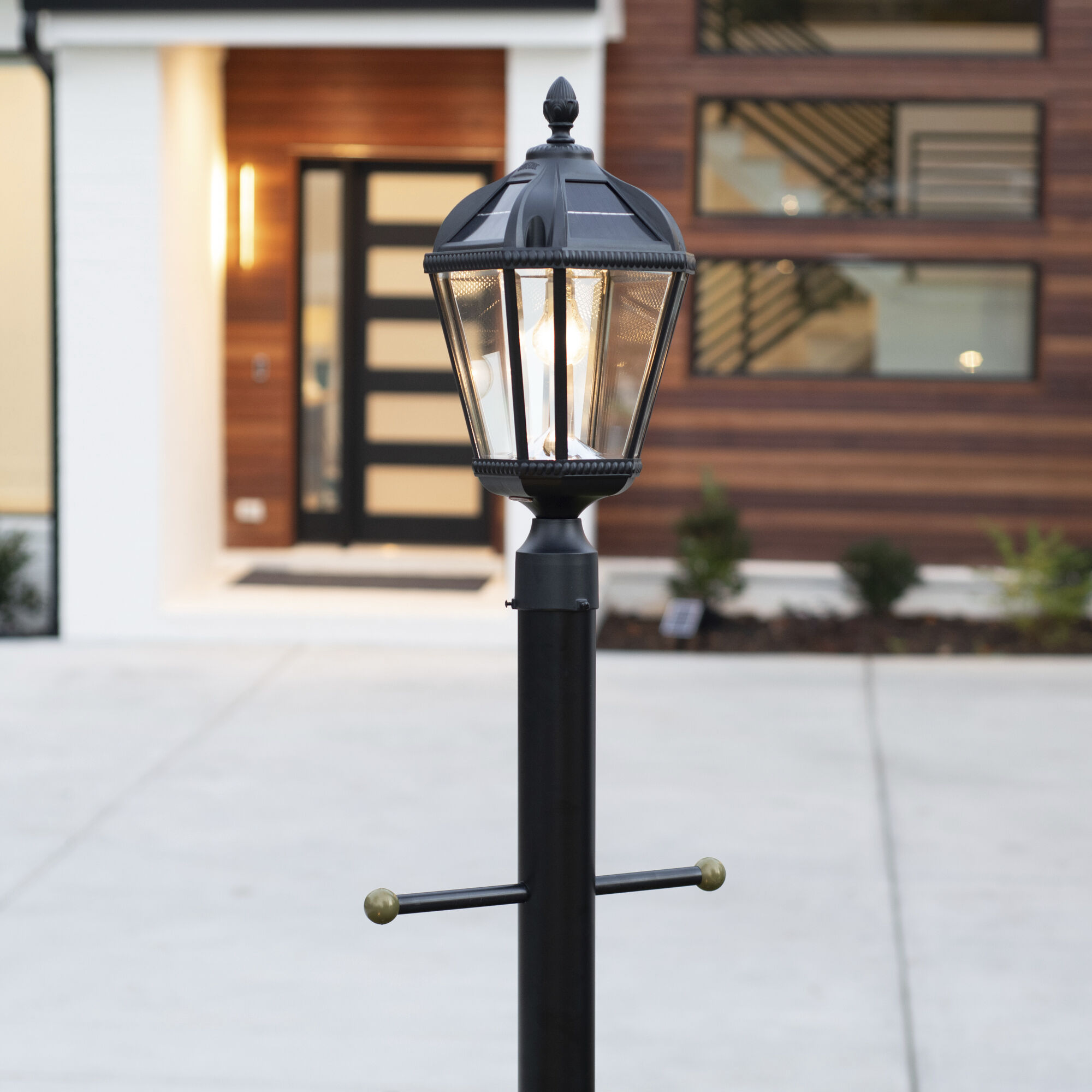 Royal LED 18 inch Black Post Light, Solar