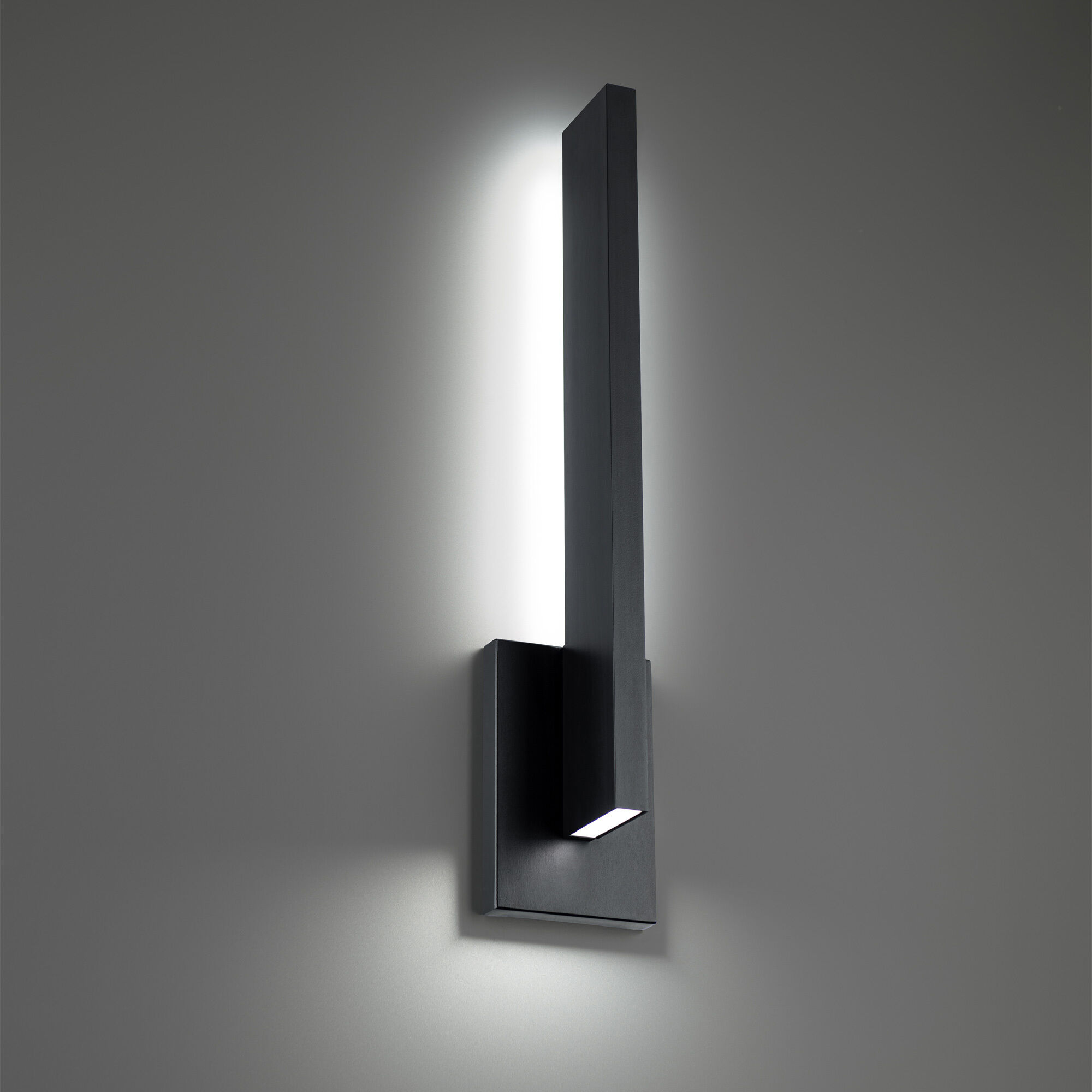 Mako LED 22 inch Black Outdoor Wall Light in 3000K