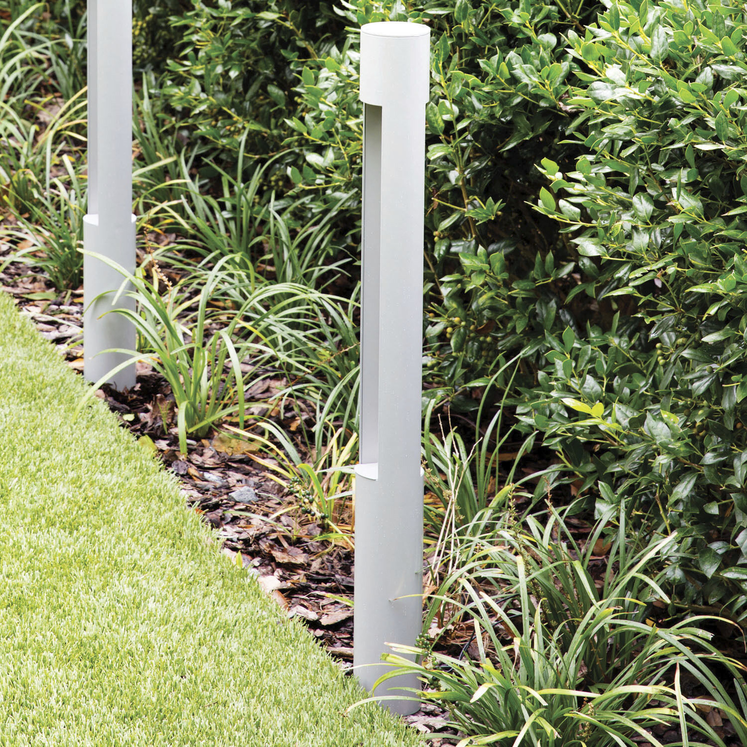 Atlantis 12v 8.00 watt Titanium Landscape Path Bollard, Round