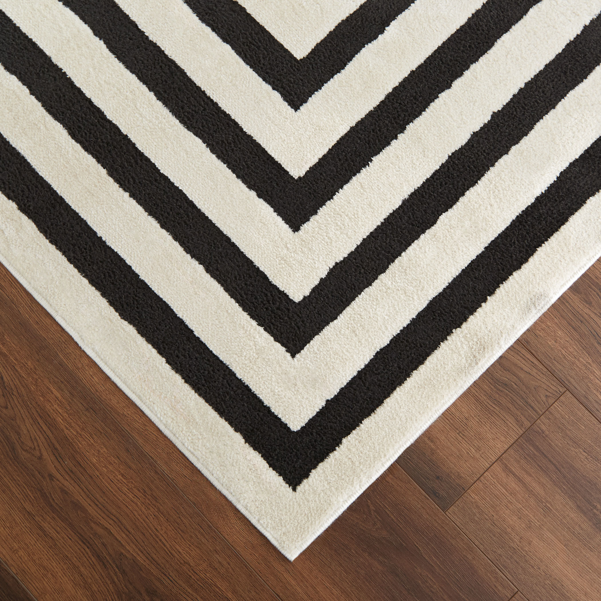 Optika 90 X 63 inch Black/White Rug in 5 x 7