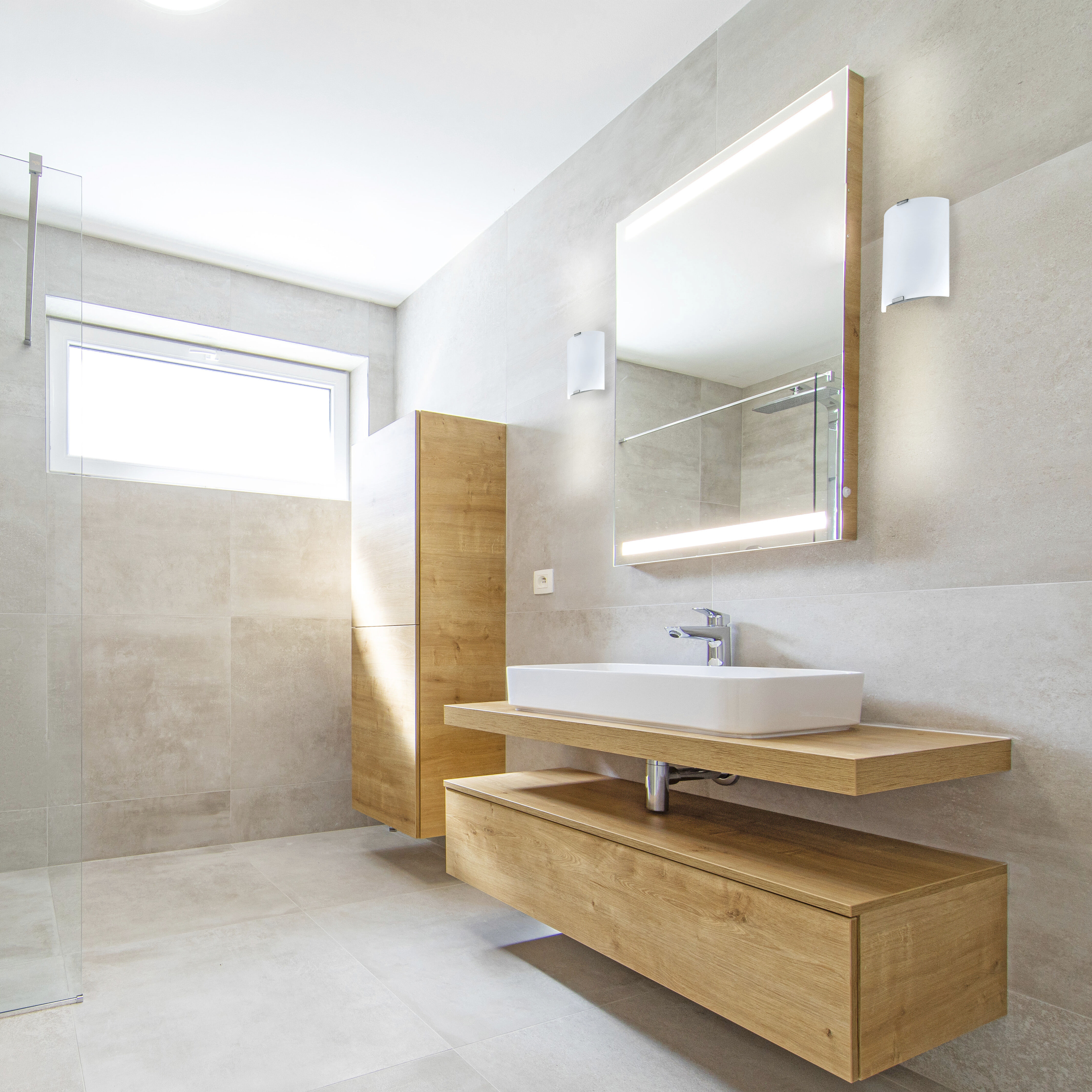 Grafik LED 11 inch Silver ADA Wall Light, White Glass