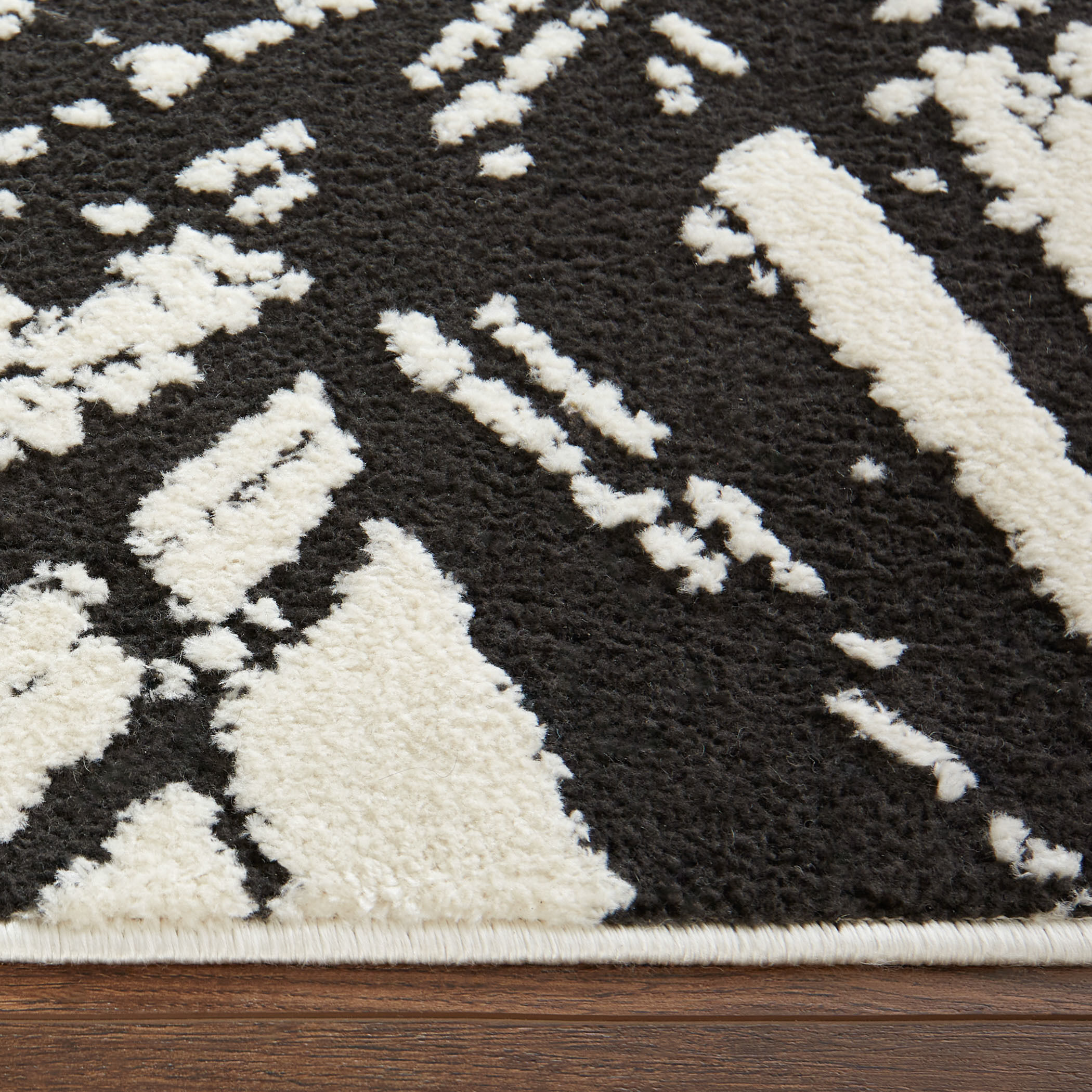 Optika 90 X 63 inch Black/White Rug in 5 x 7