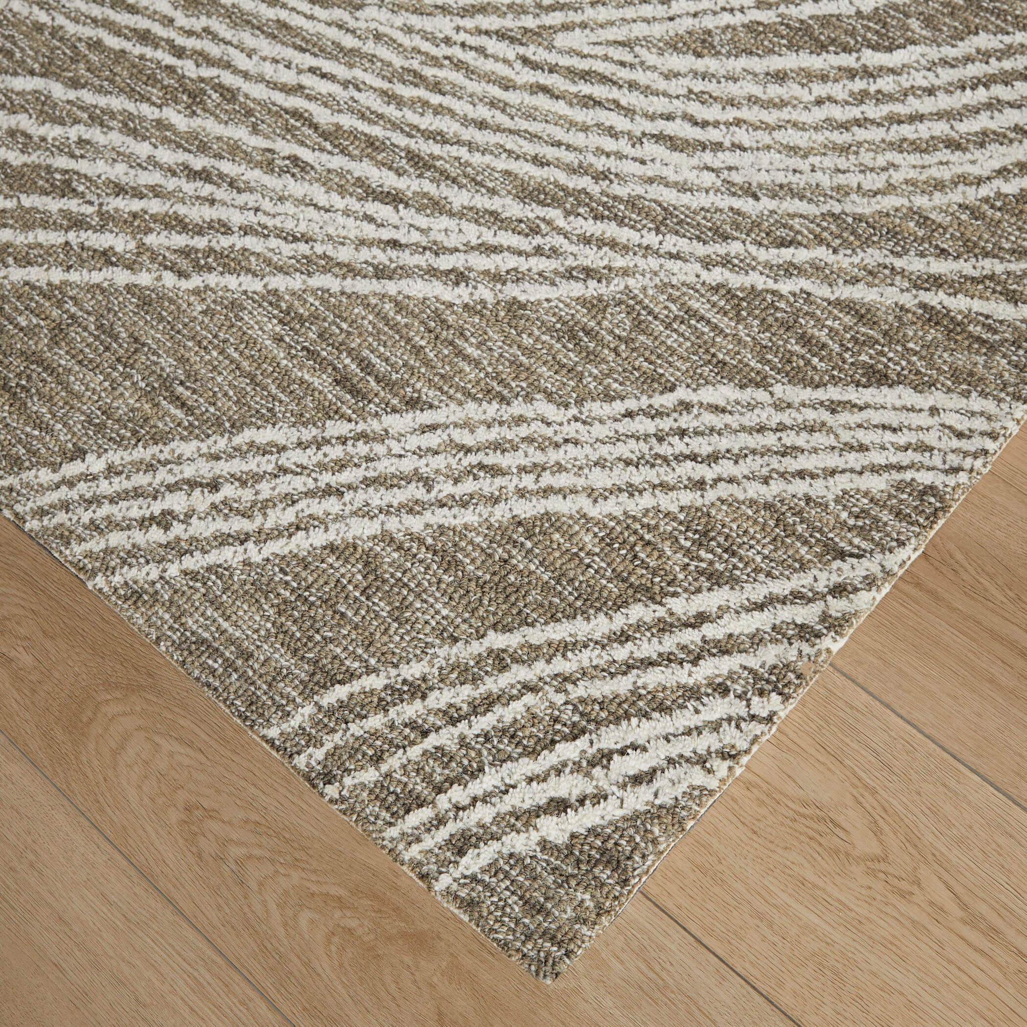 Mitra 90 X 63 inch Black/White Rug in 5 x 7