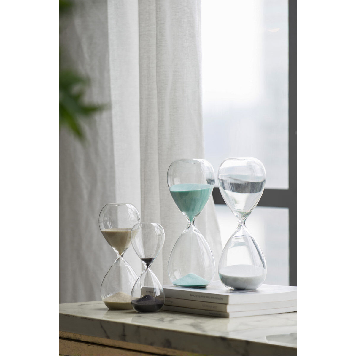 Ferdinand Bisque Sand/Clear Hourglass