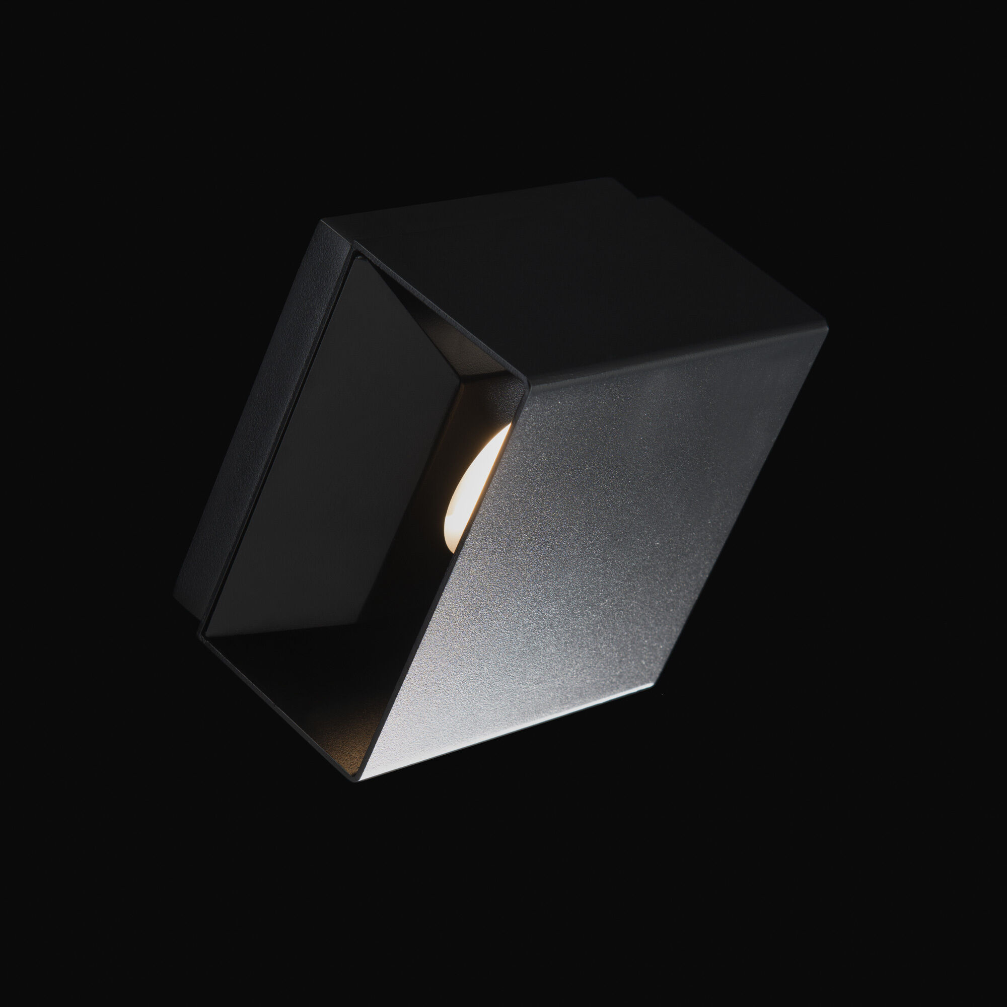 Boxi Wall Sconce Wall Light in 3500K, Black, dweLED