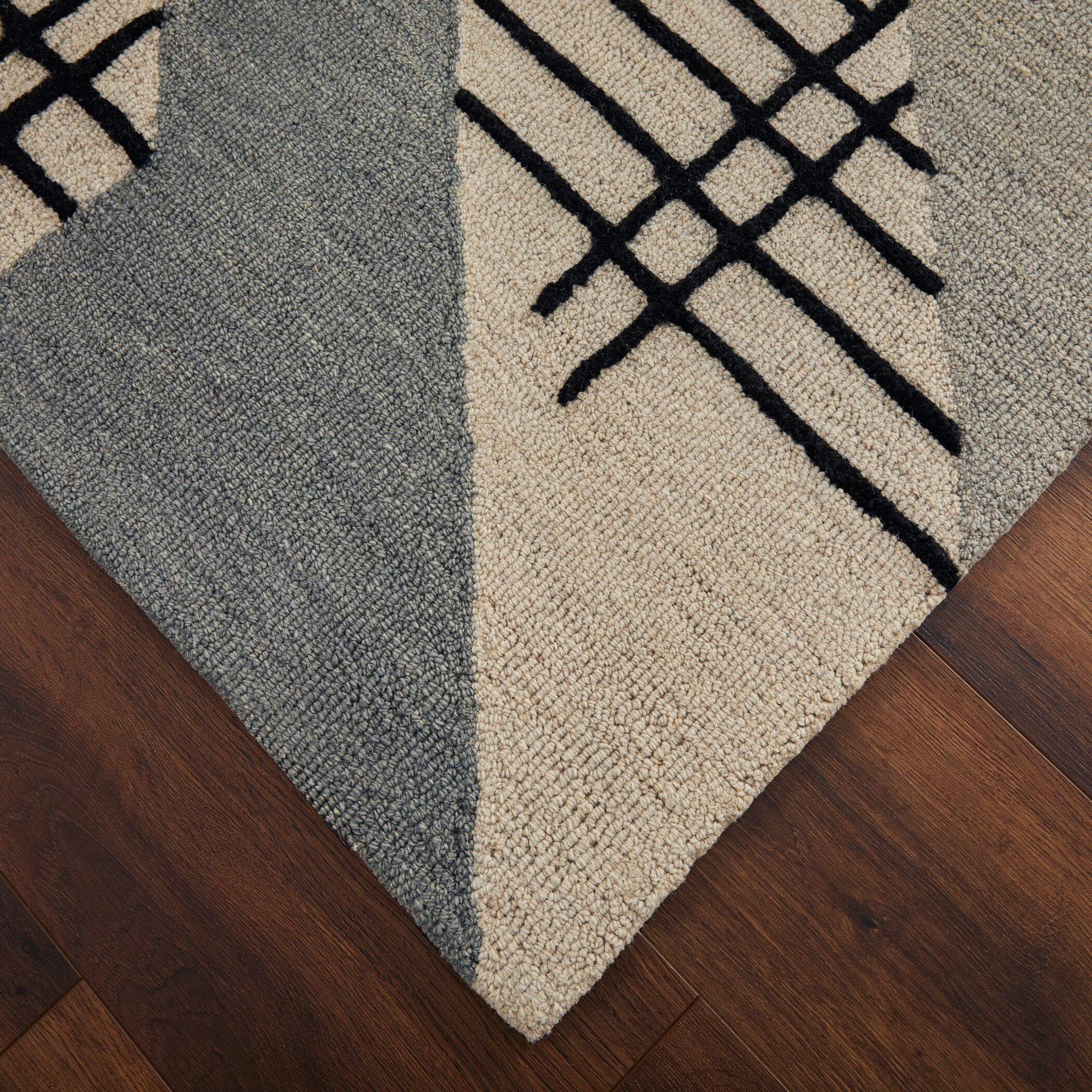 Sachin 114 X 79 inch Black/White Rug in 6 x 9
