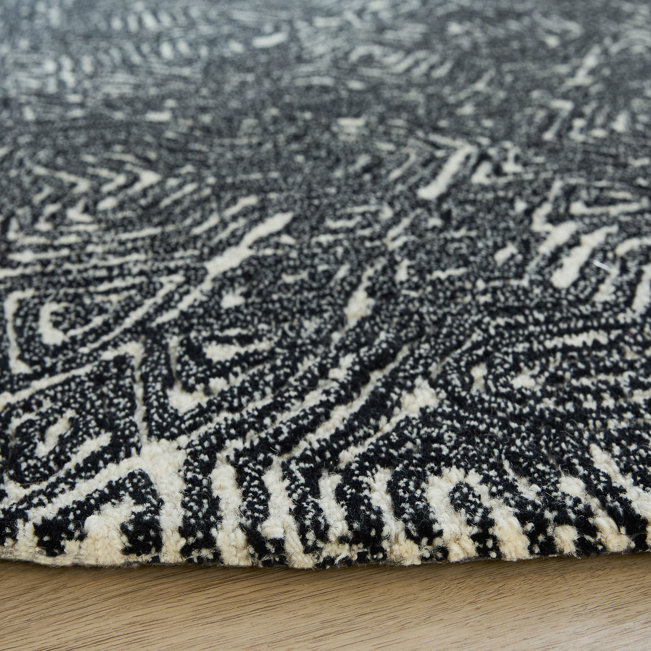 Mitra Black/White Rug in 7 Round