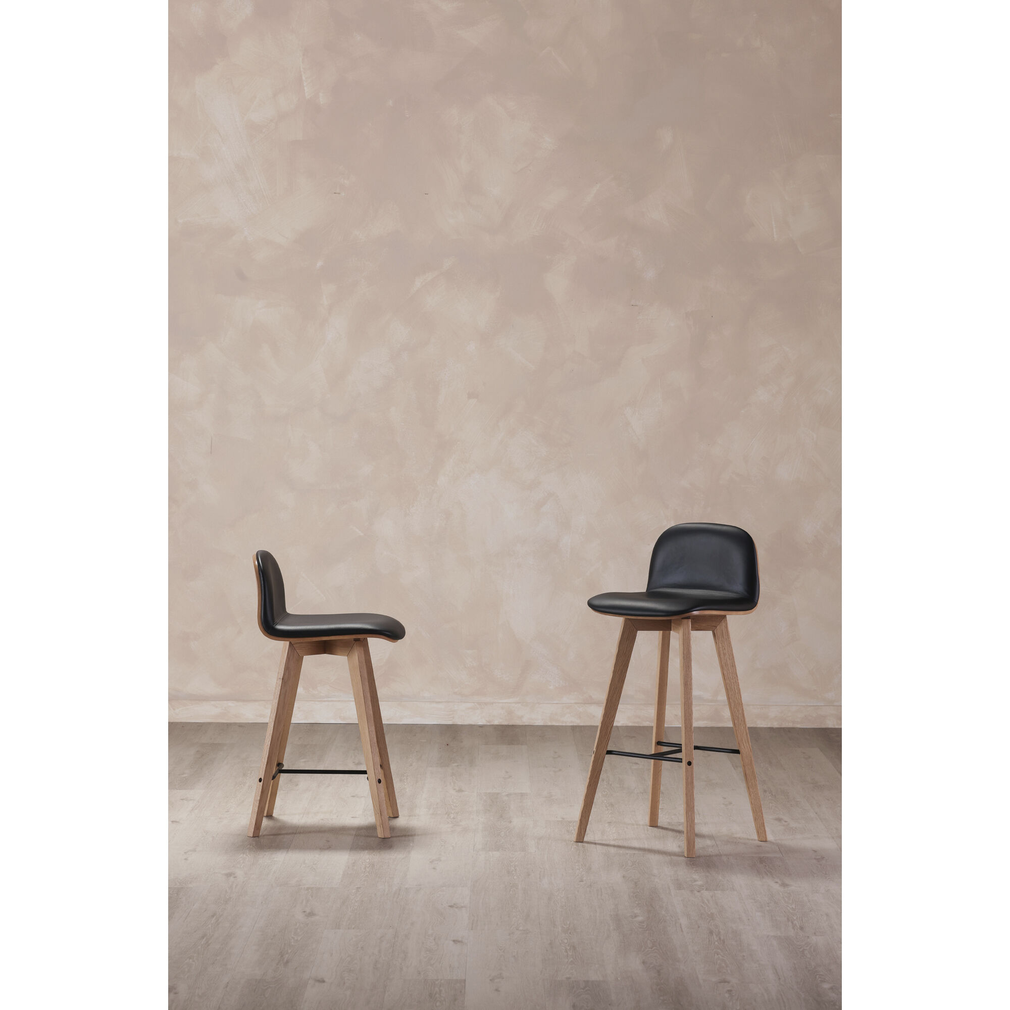 Napoli 37.5 inch Black Barstool, Leather