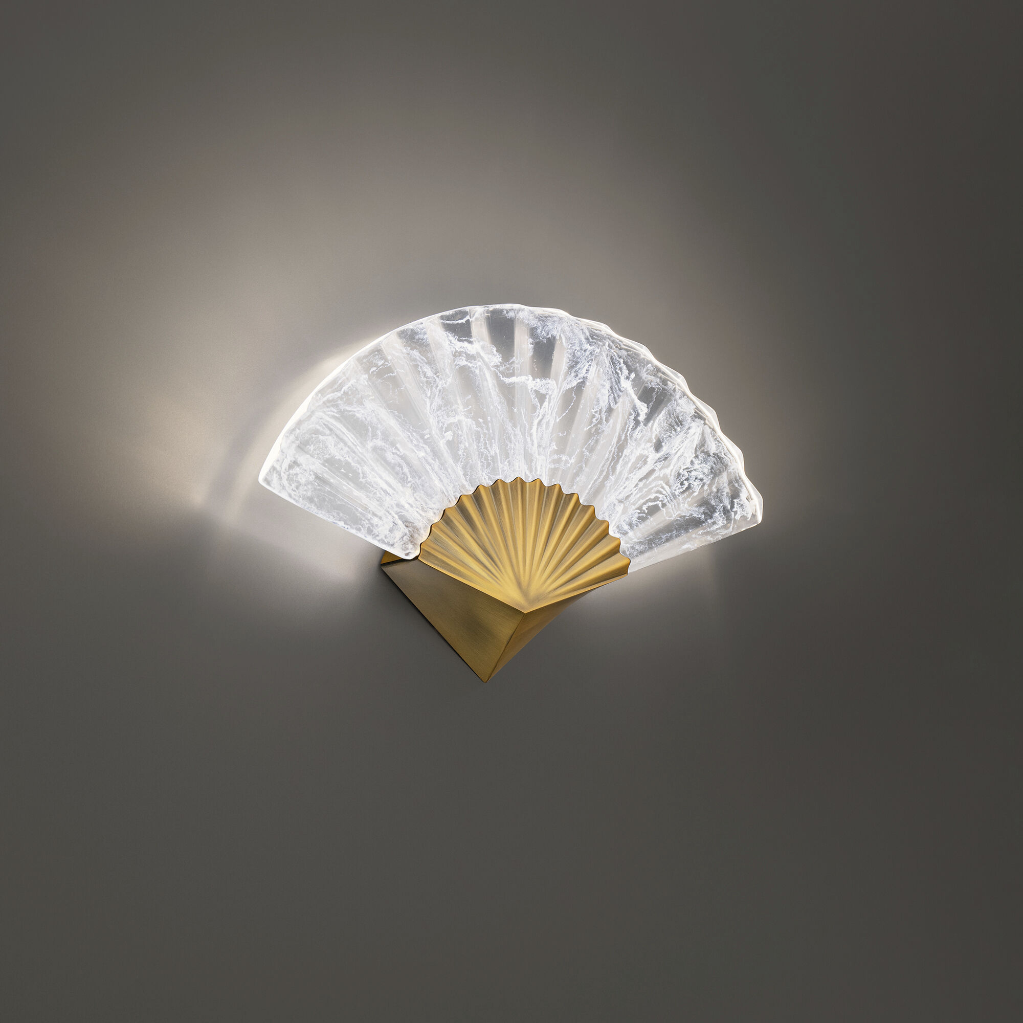 Sensu Wall Sconce Wall Light in Aged Brass