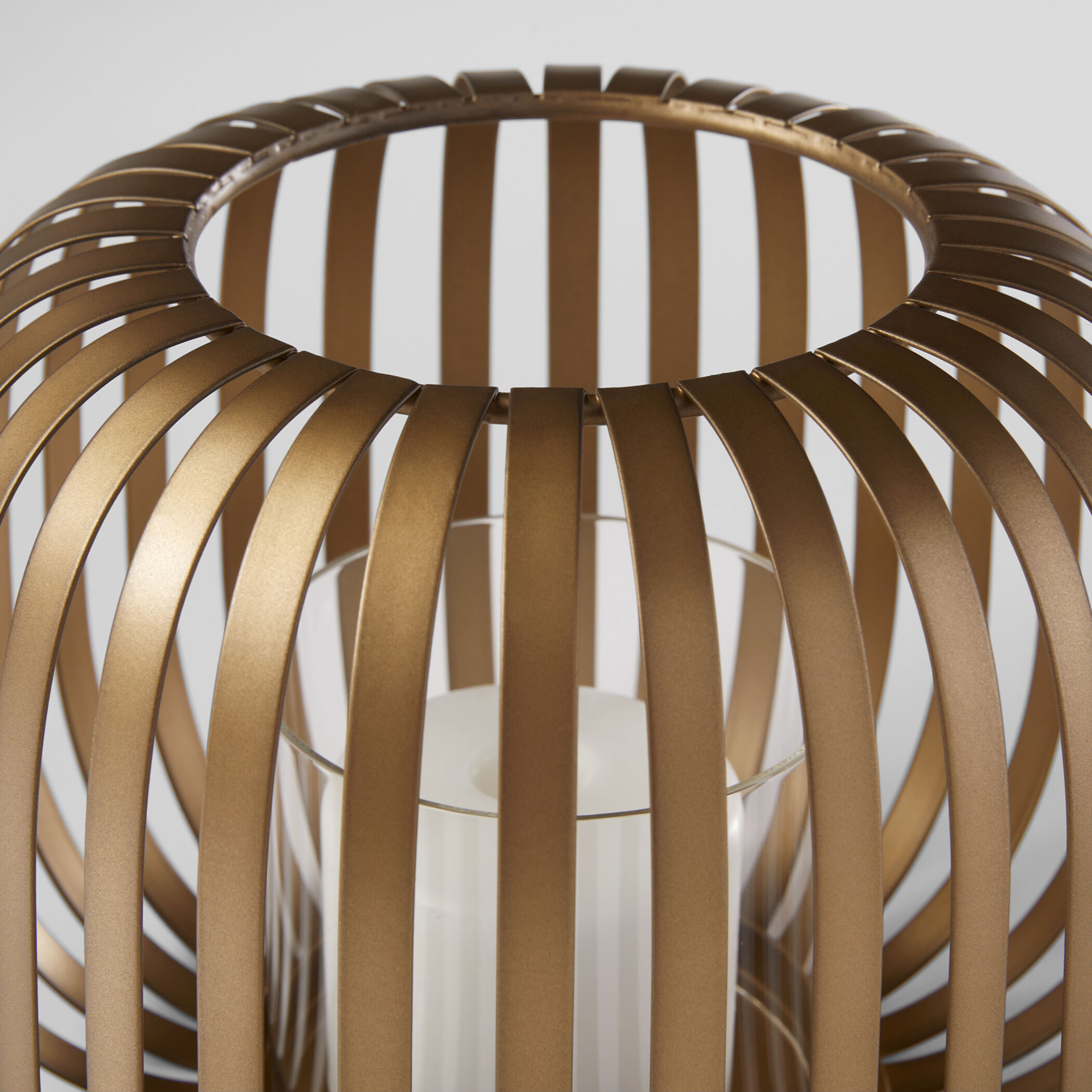 Liny 8.5 X 6.75 inch Hurricane, Medium