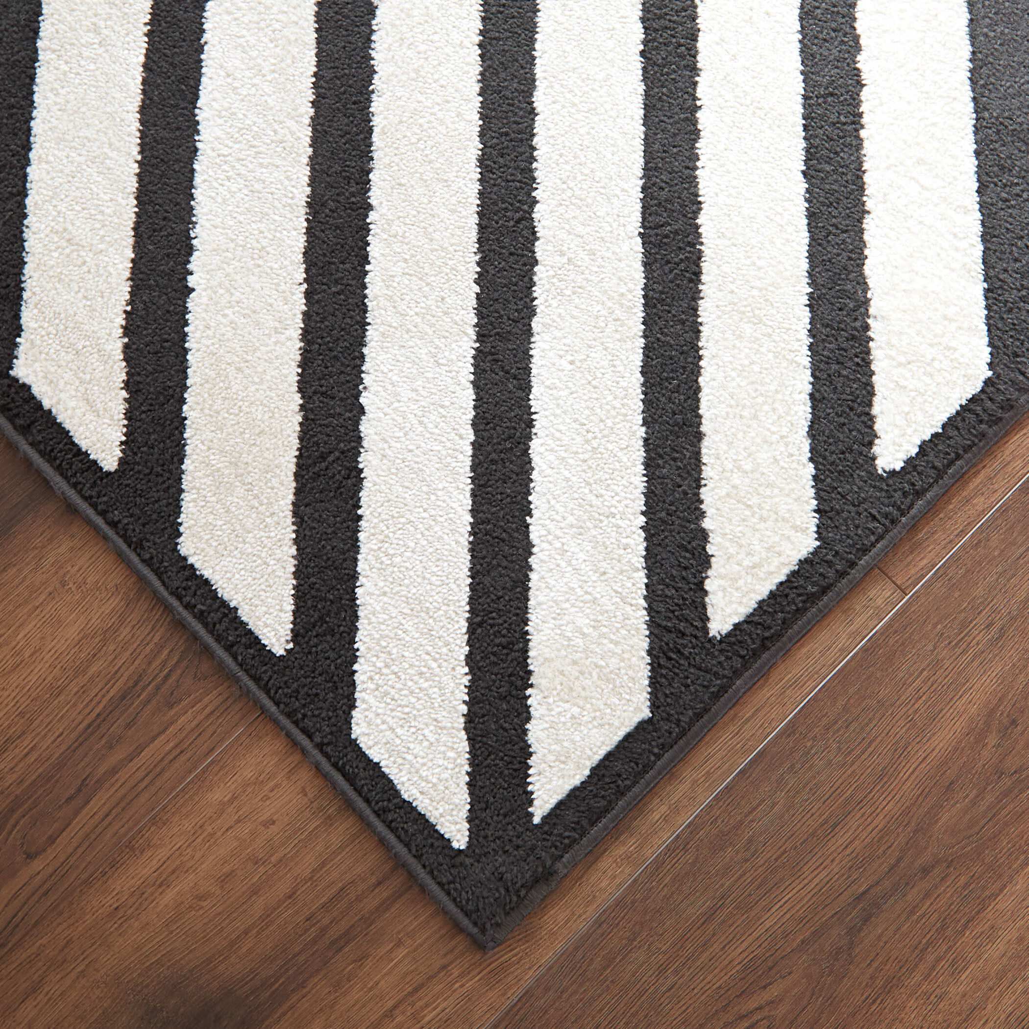 Optika 36 X 24 inch Black/White Rug in 2 x 3