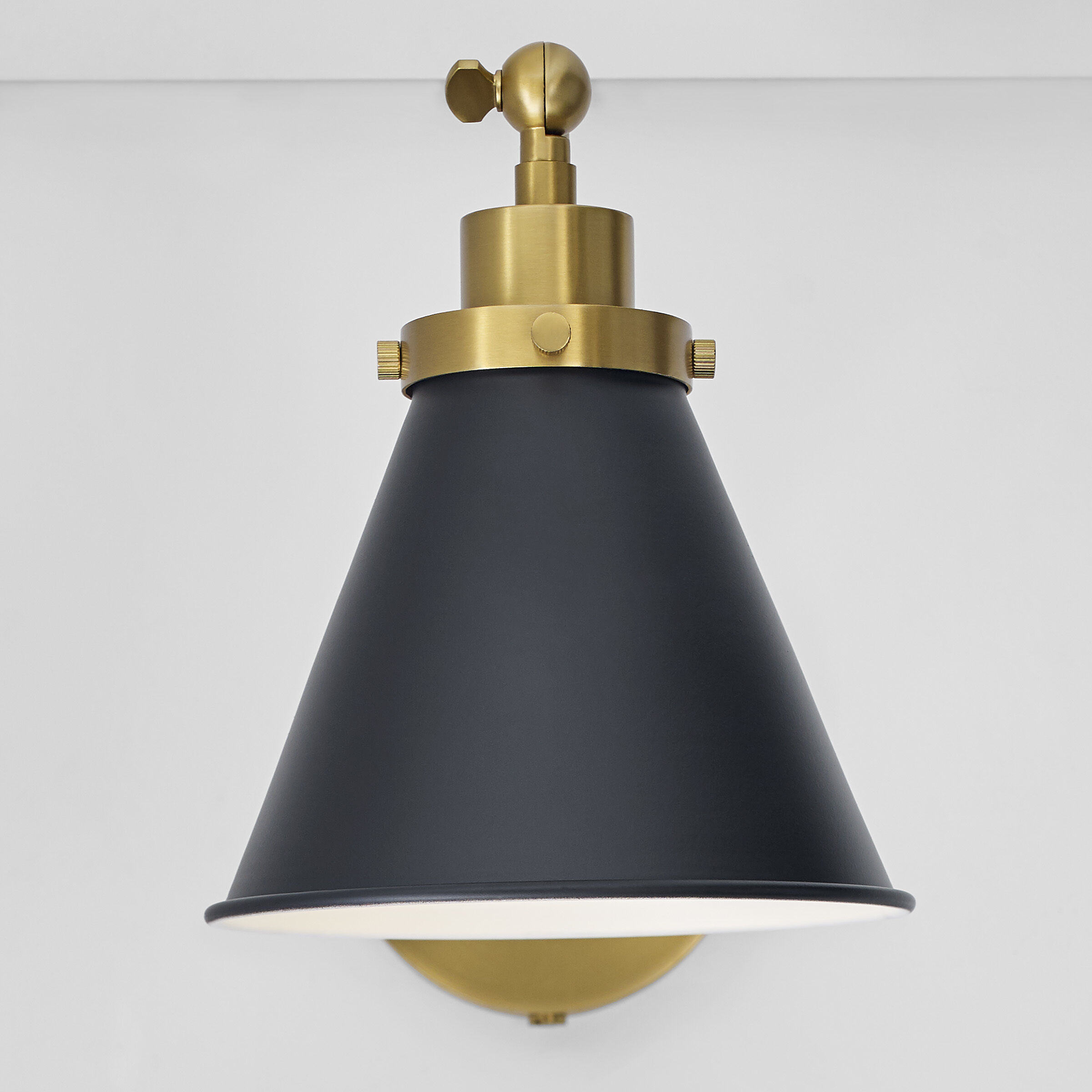 C&M by Chapman & Myers Wellfleet 15.88 inch 75 watt Midnight Black and Burnished Brass Task Sconce Wall Light in Midnight Black / Burnished Brass