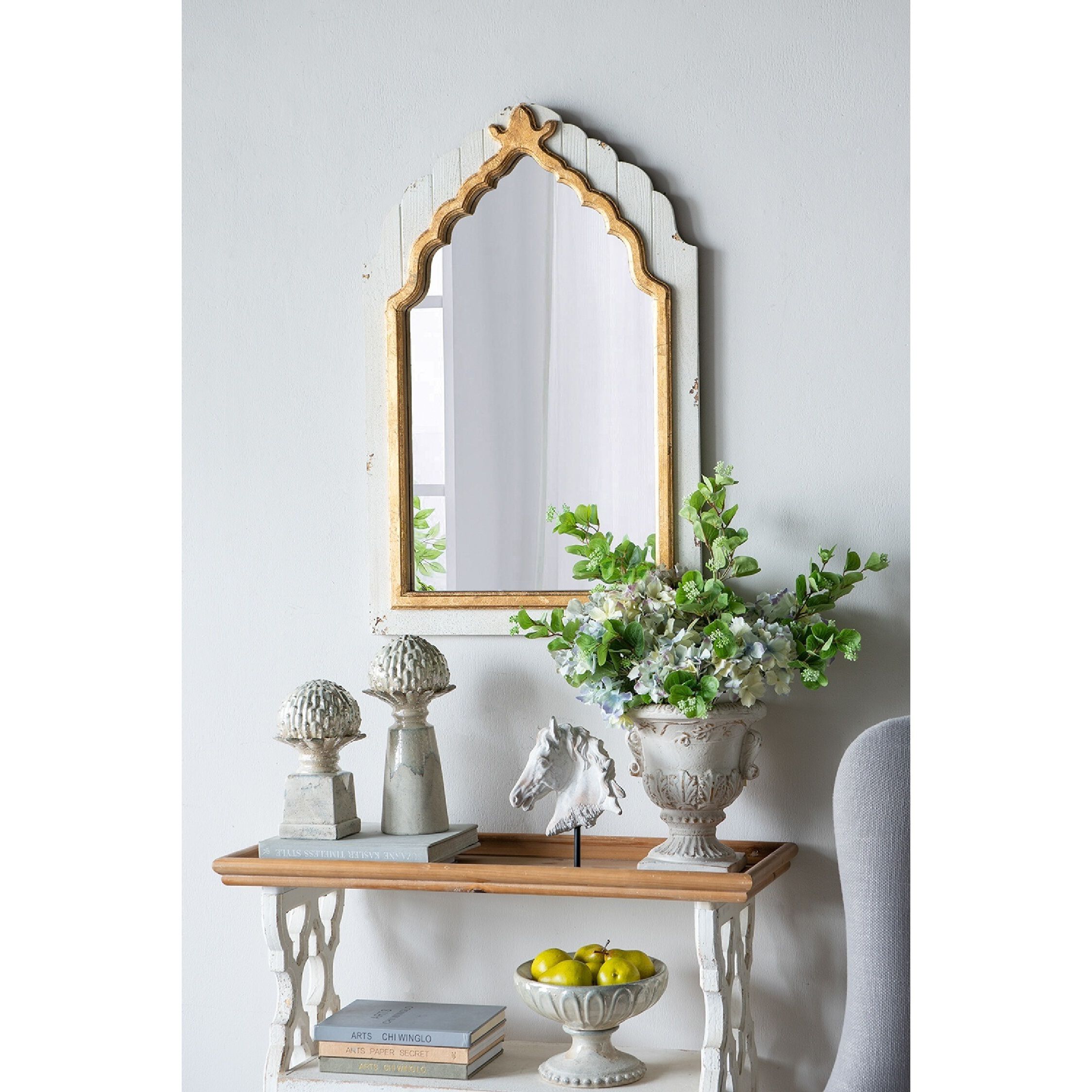 Anita White/Gold Planter