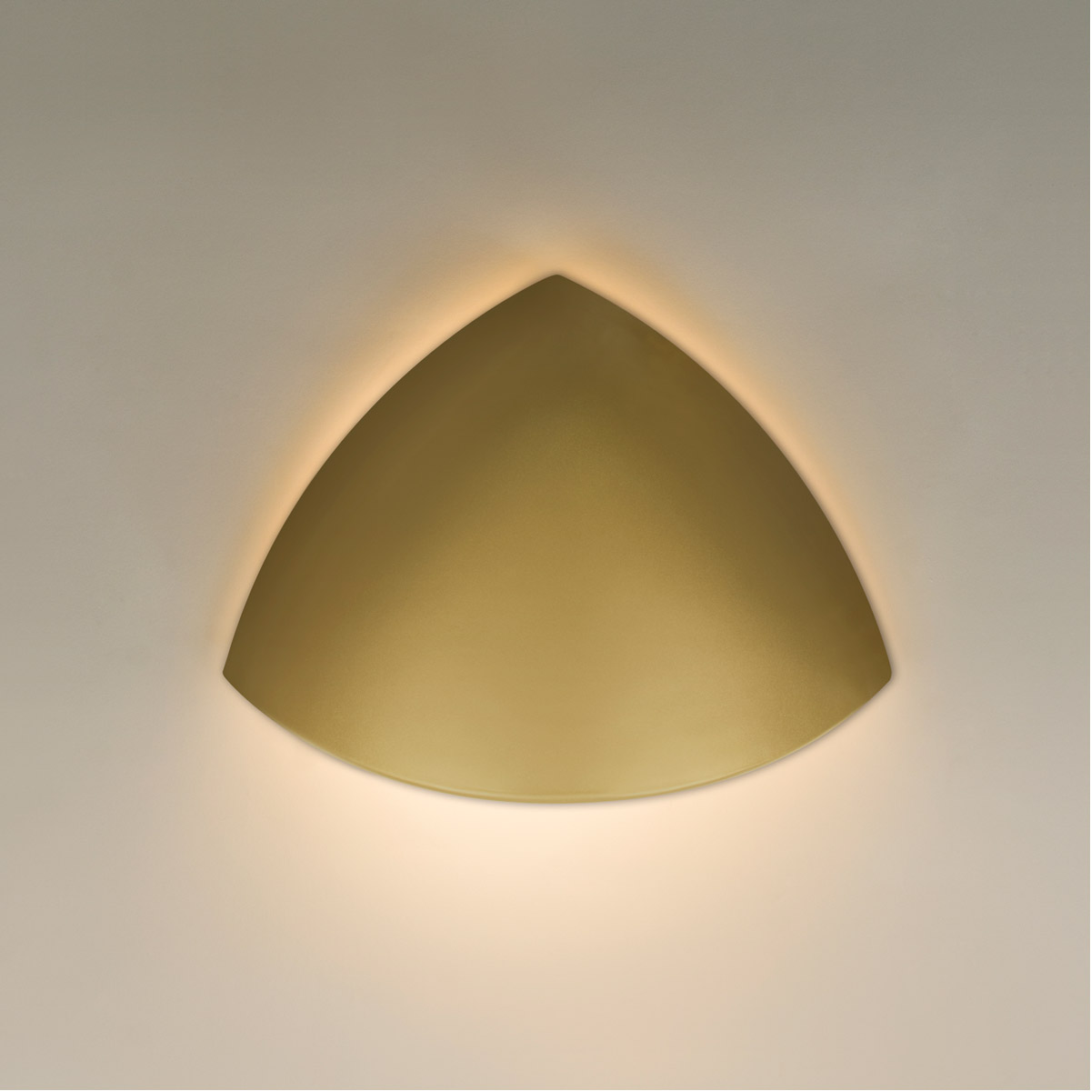 Cirrus 1 Light Outdoor Wall Sconce in Incandescent, Gold Glass