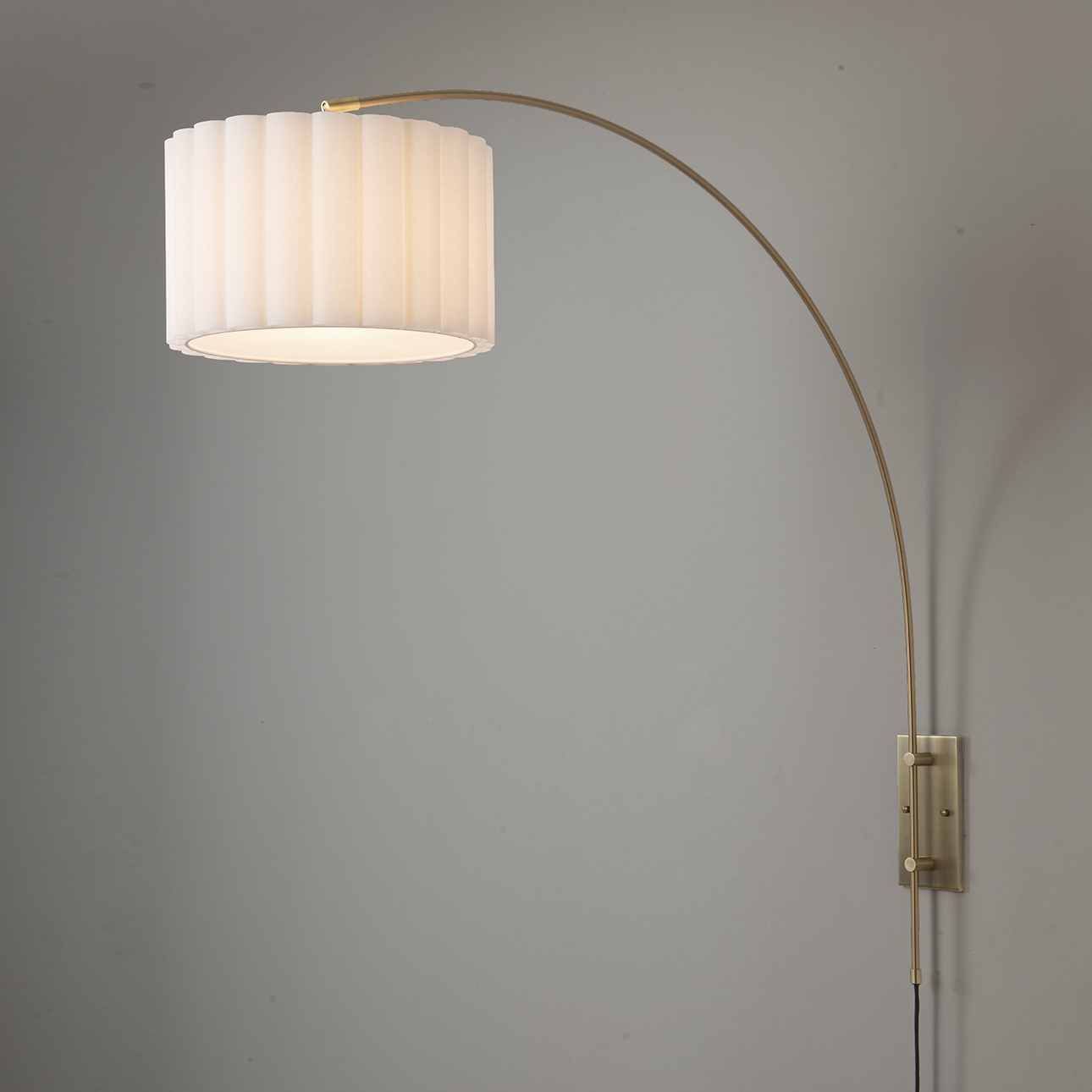 Scalloped 1 Light Weathered Brass Wall Mounted Arc Lamp Wall Light