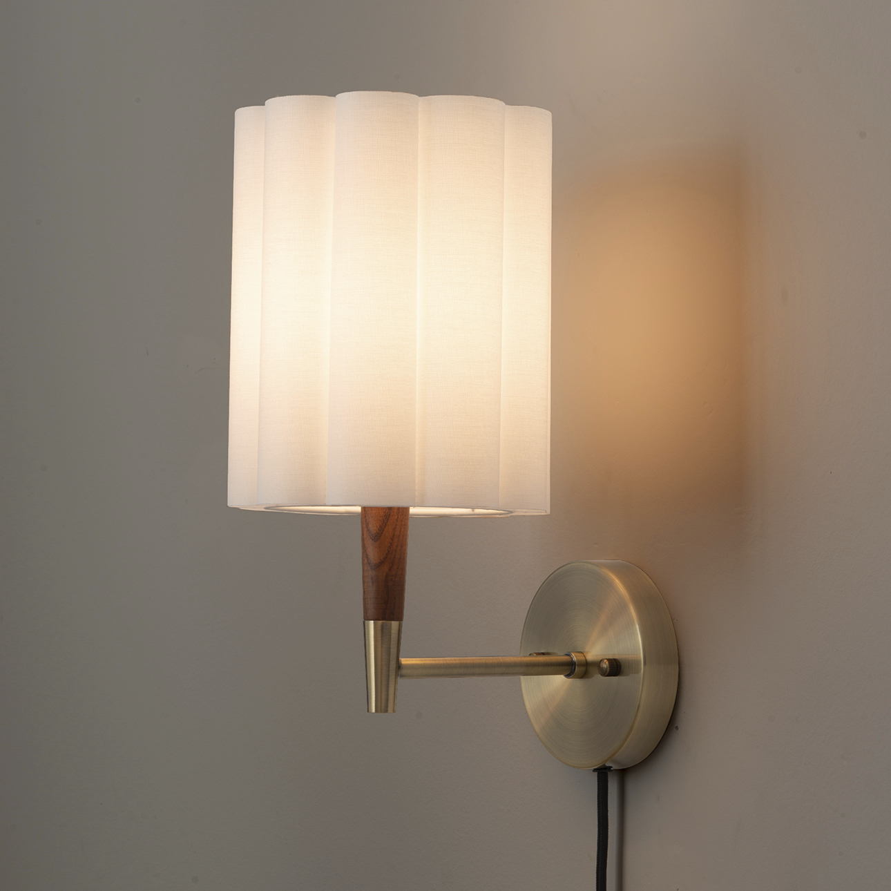 Scalloped 1 Light 7.1 inch Weathered Brass and Walnut Wall Sconce Wall Light